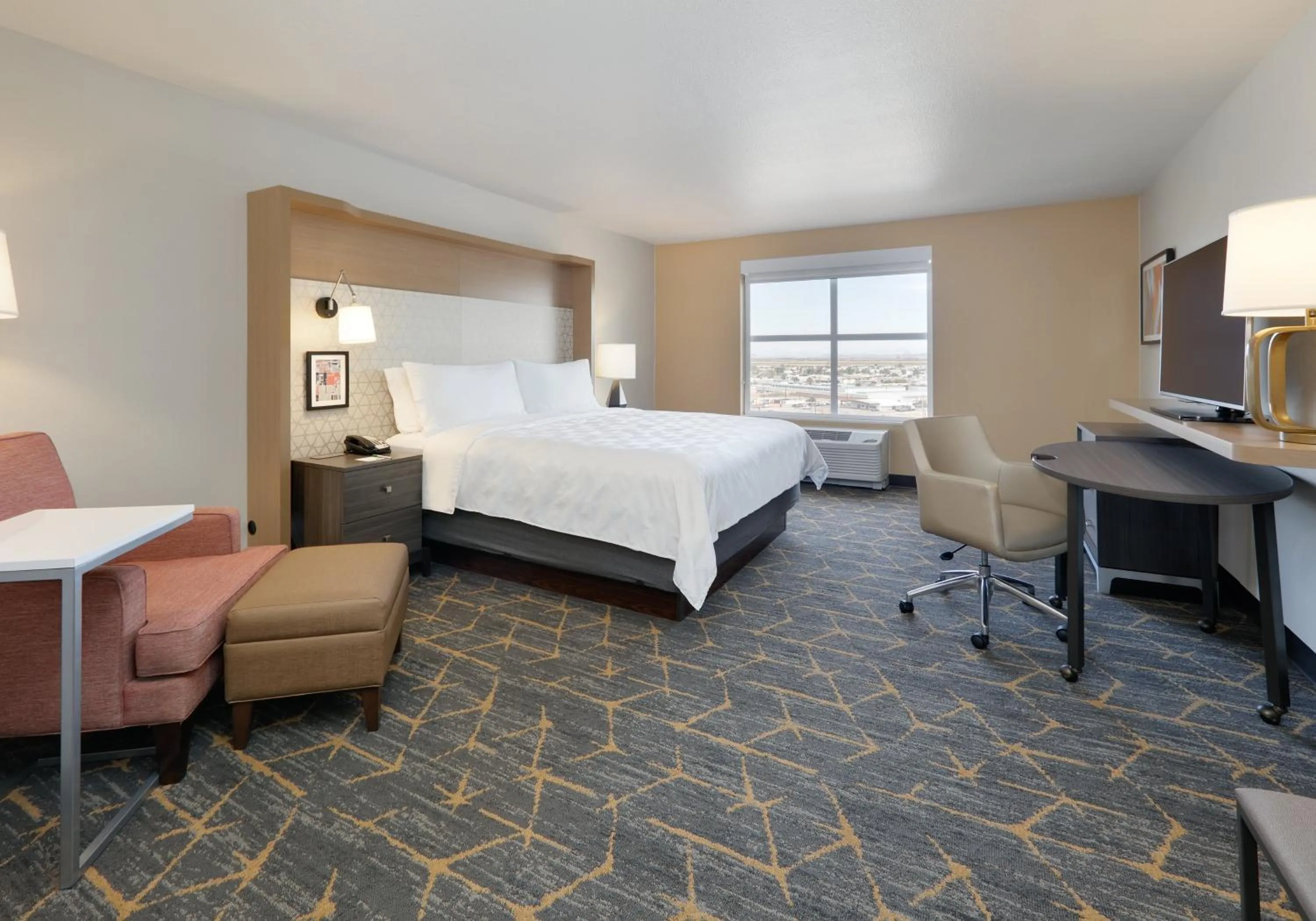 Photo of the whole room, Bed in Holiday Inn Yuma by IHG