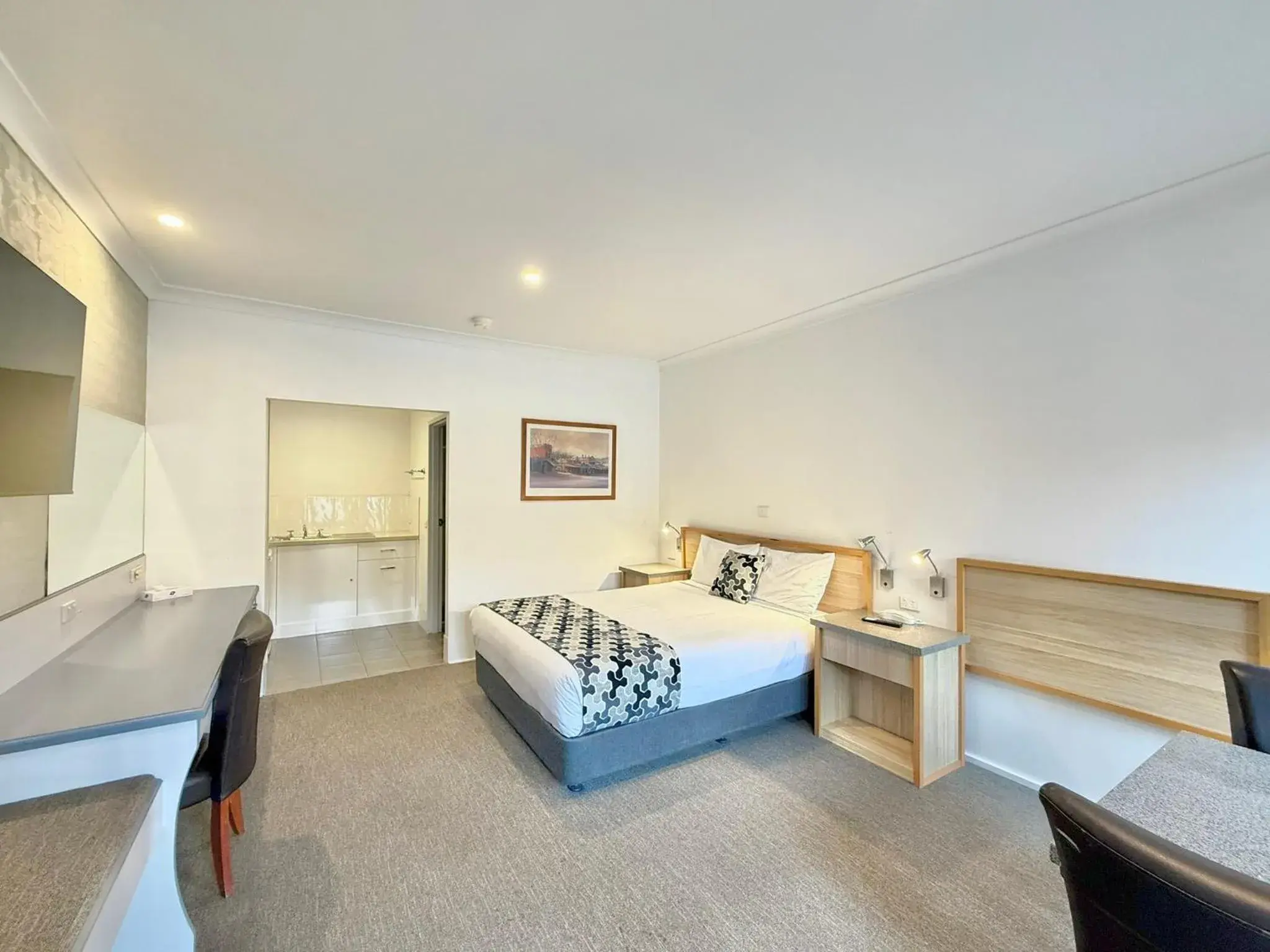 Queen Room (Upper Level) in Albury Paddlesteamer Queen Room (Upper Level) in Albury Paddlesteamer