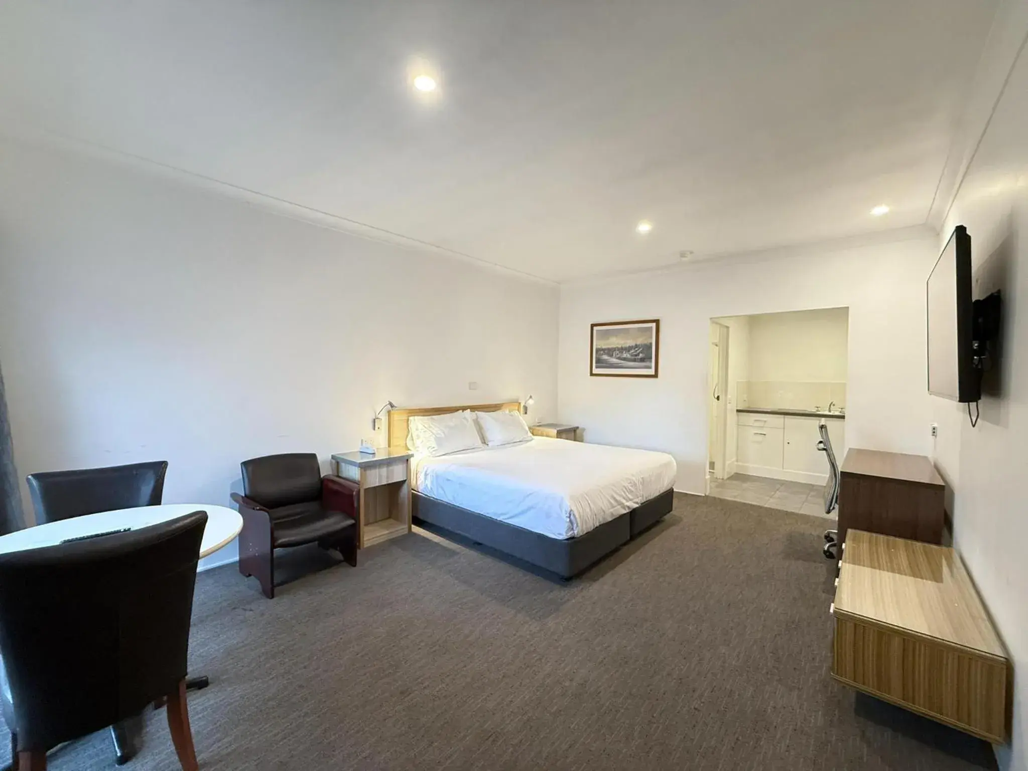 Deluxe King Room (Ground Level) in Albury Paddlesteamer Deluxe King Room (Ground Level) in Albury Paddlesteamer