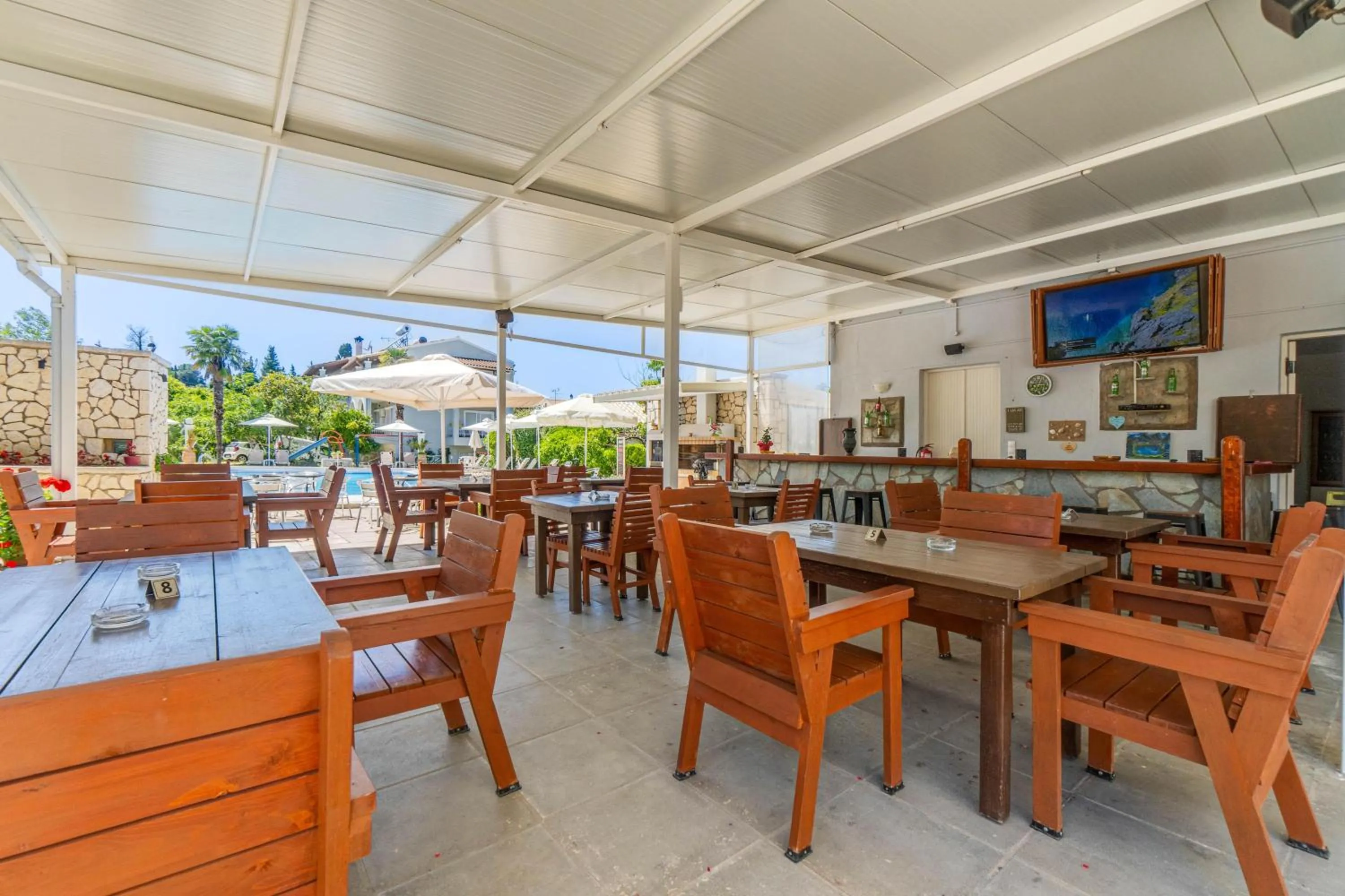 Restaurant/places to eat in Angela Hotel & Apartments