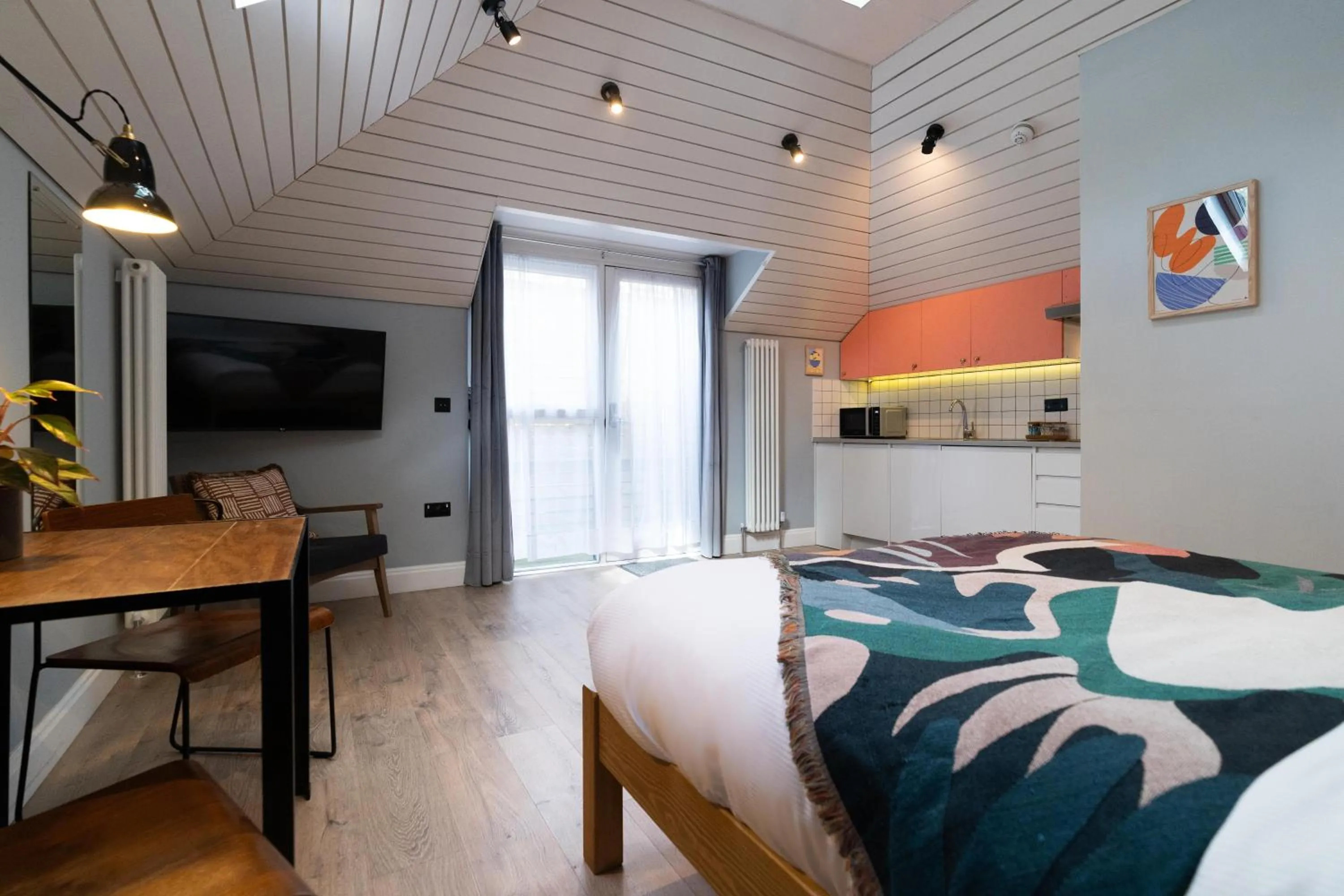 Decorative detail, Bed in room2 London Hammersmith Townhouse