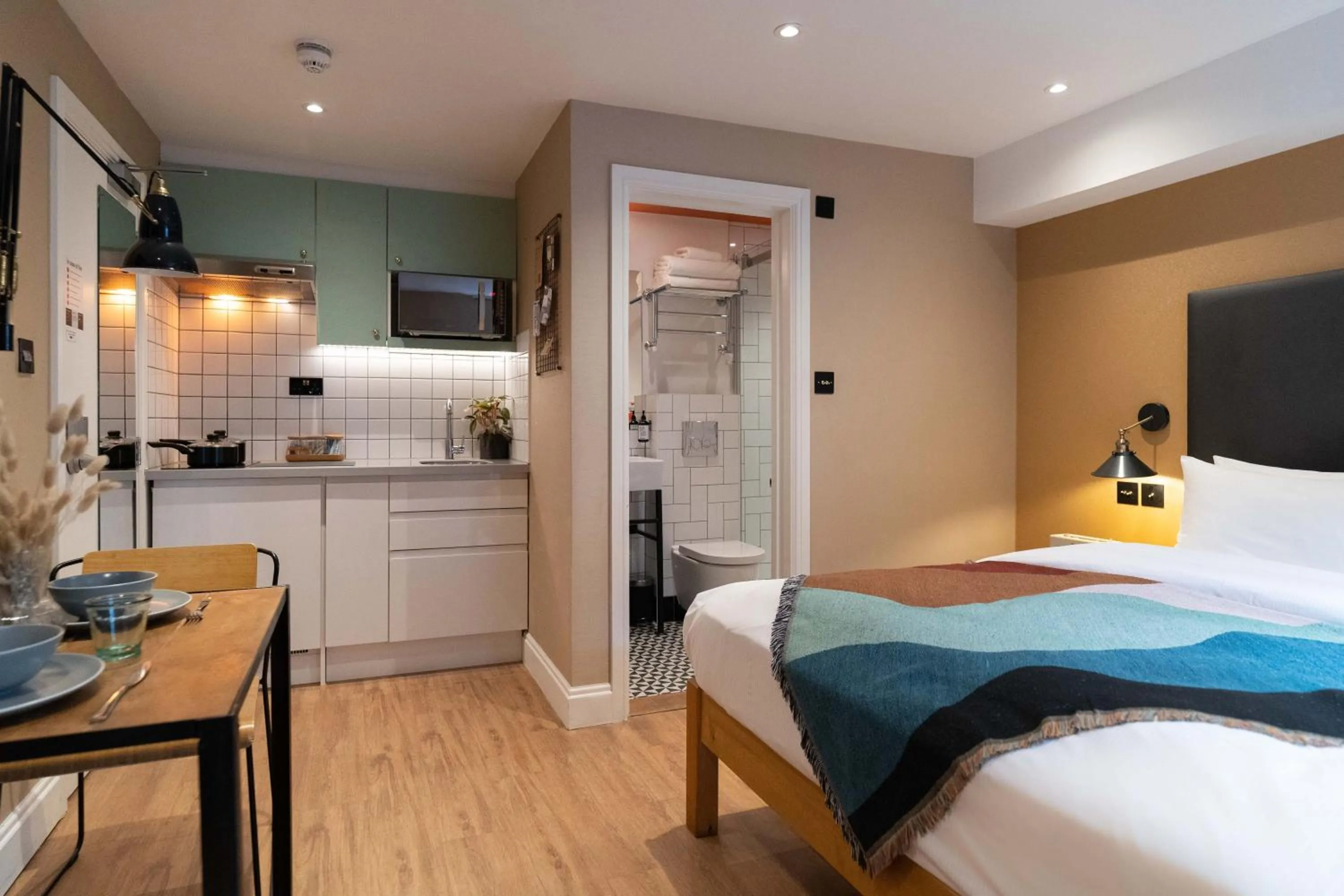 Kitchen or kitchenette, Bed in room2 London Hammersmith Townhouse