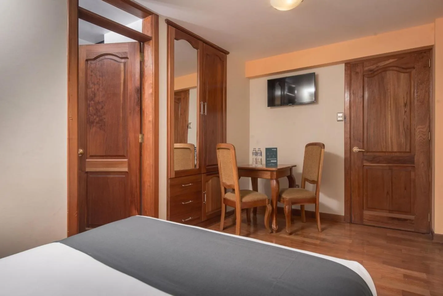 Bedroom, TV/Entertainment Center in Cusco Hotel Cascada del Inka