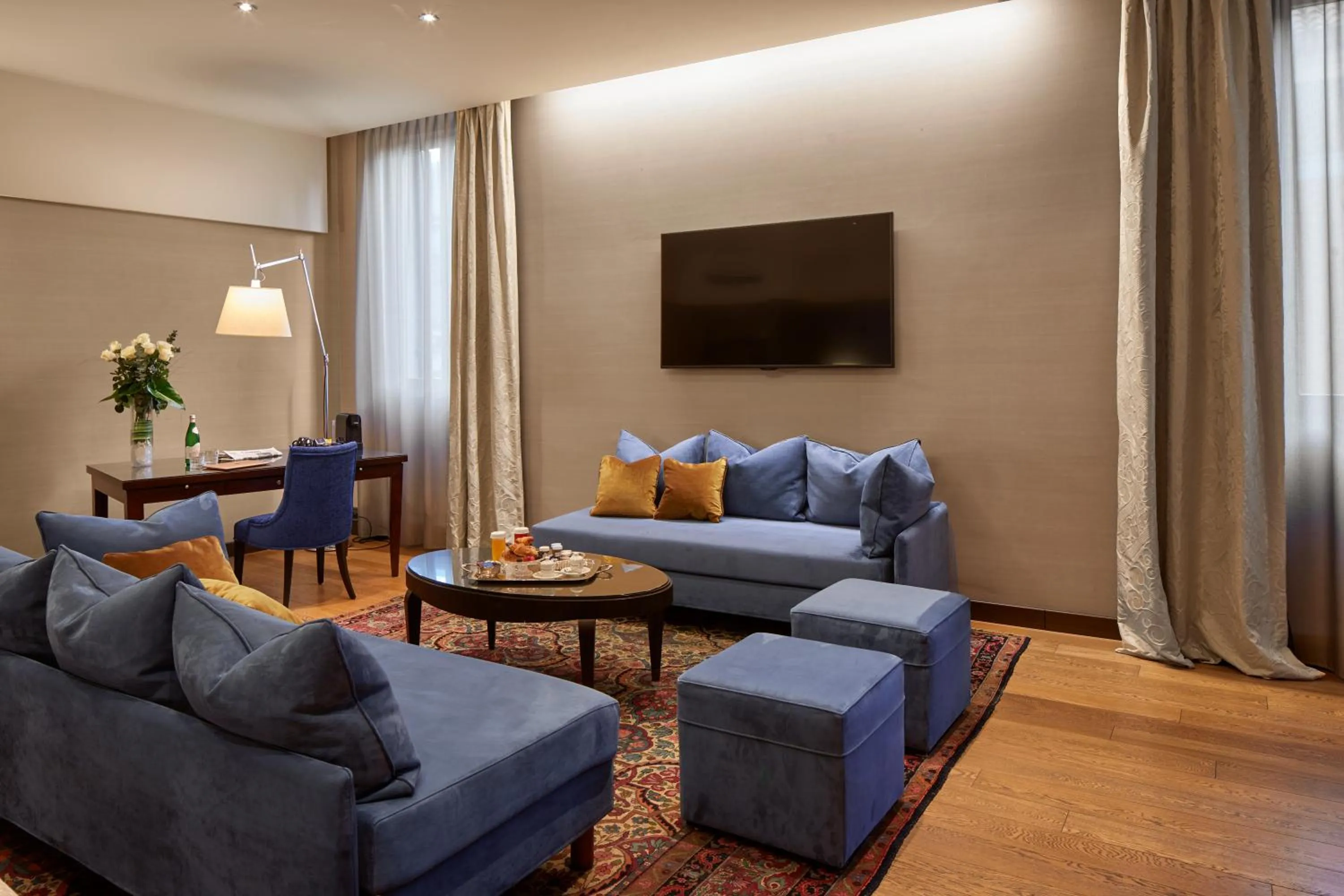 TV and multimedia in Hotel Accademia