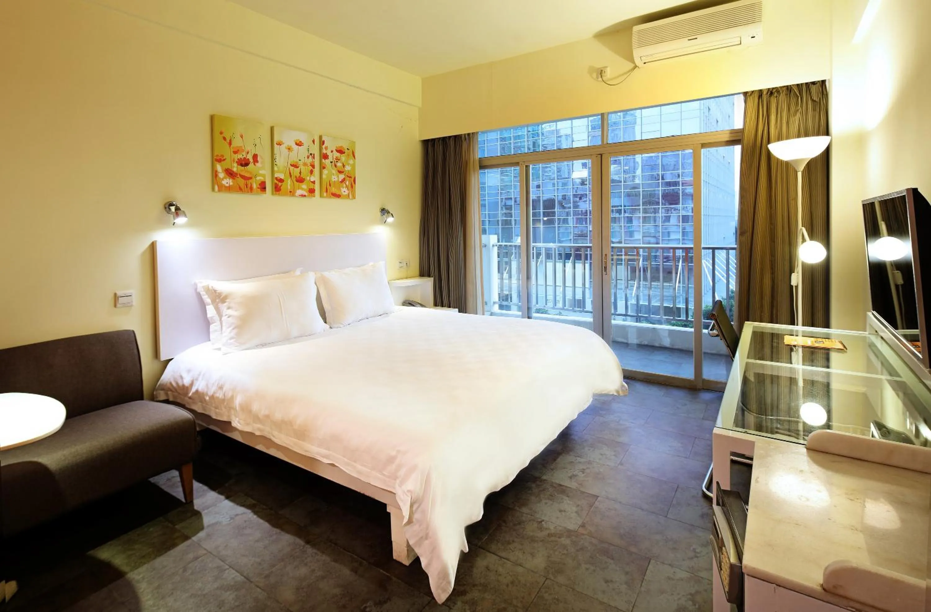 Photo of the whole room in Yanjiang East Garden Inn