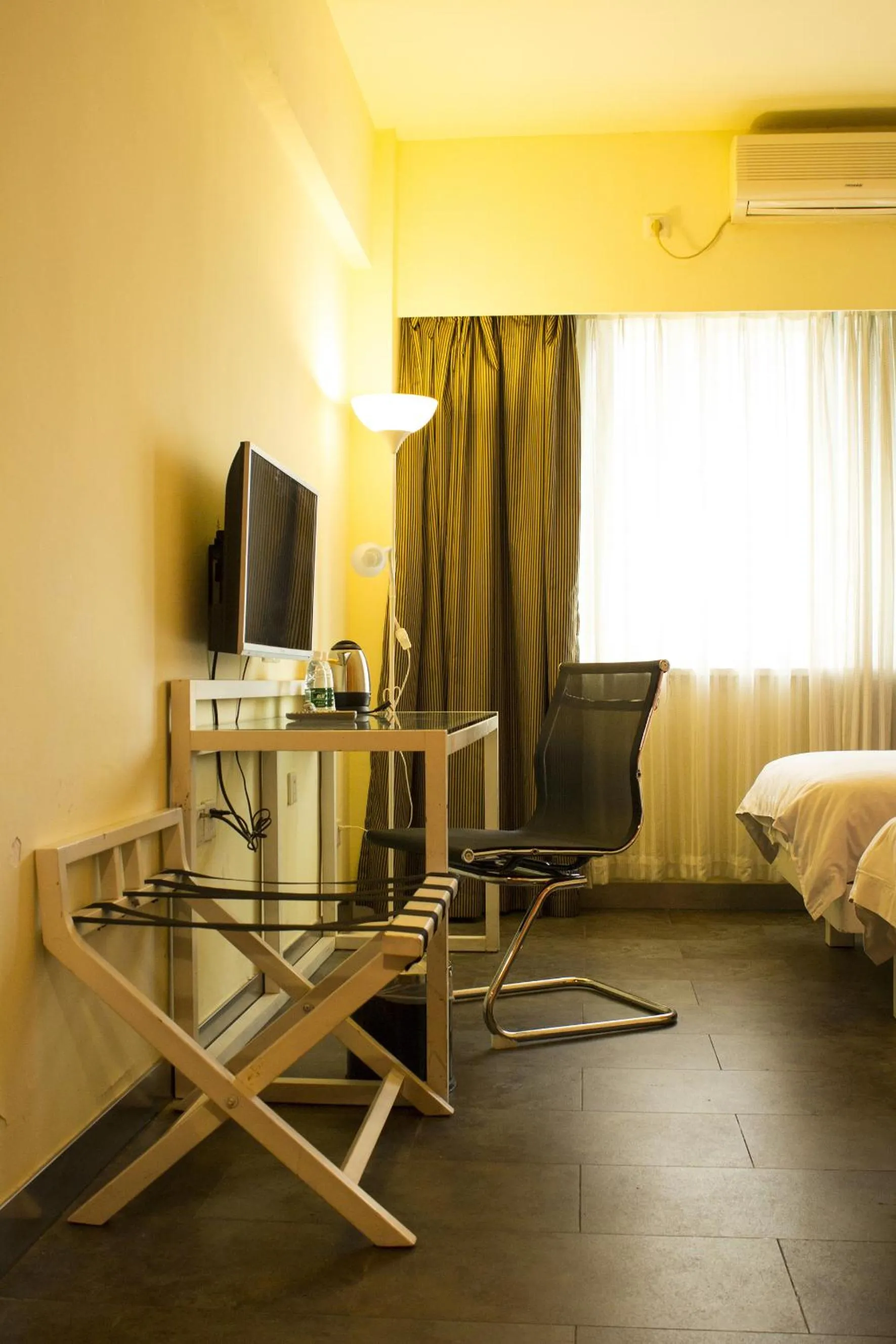 Seating area in Yanjiang East Garden Inn