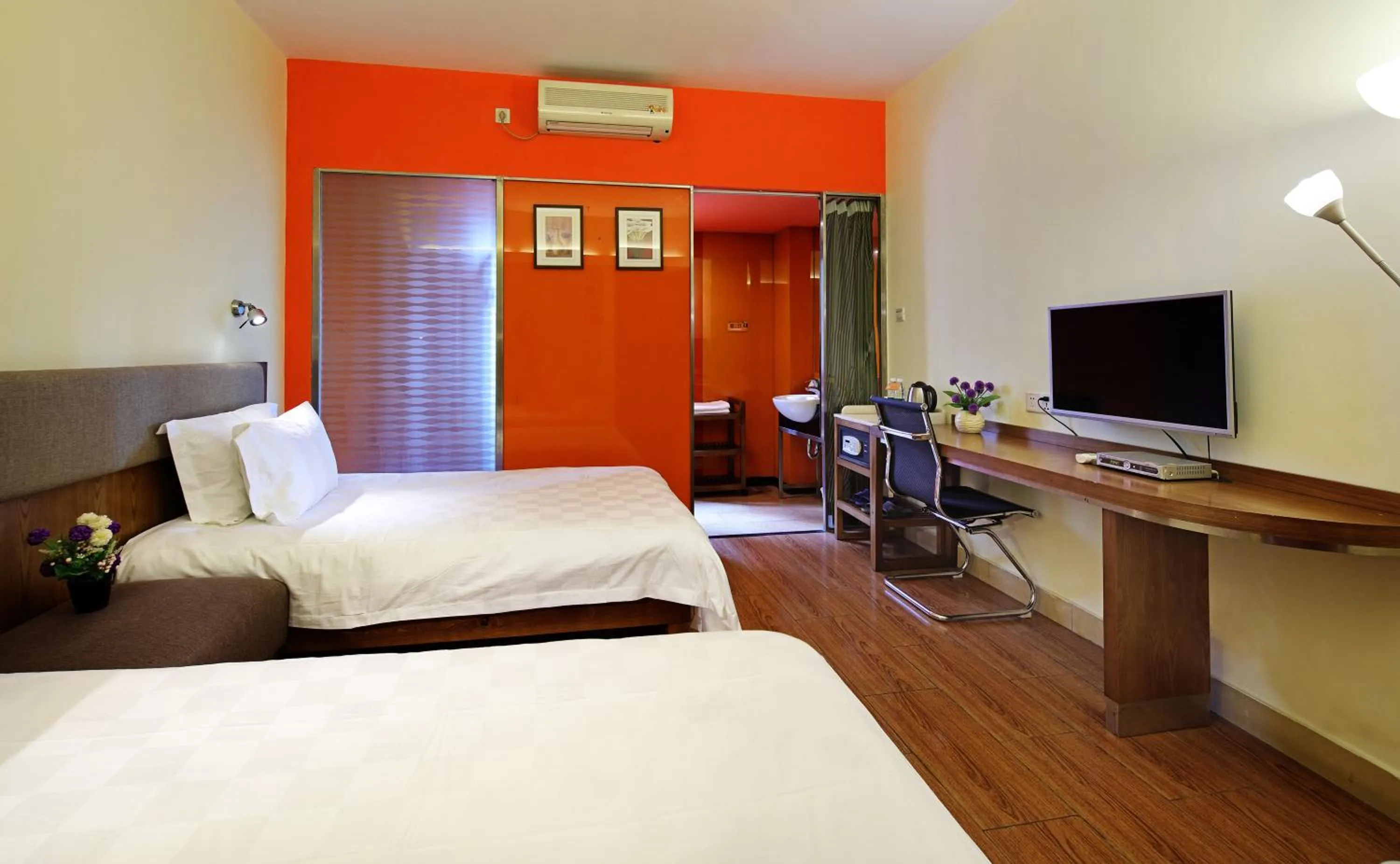 Photo of the whole room in Yanjiang East Garden Inn