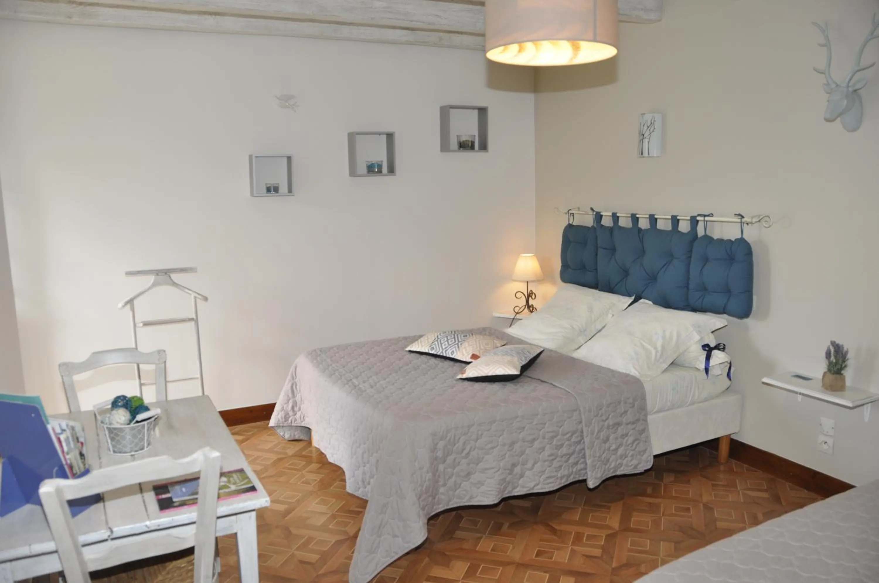 Photo of the whole room, Bed in Les rouches