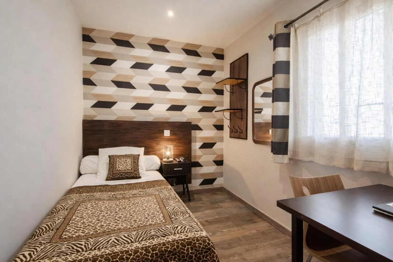 Bed in Hôtel de Charme Le Provence