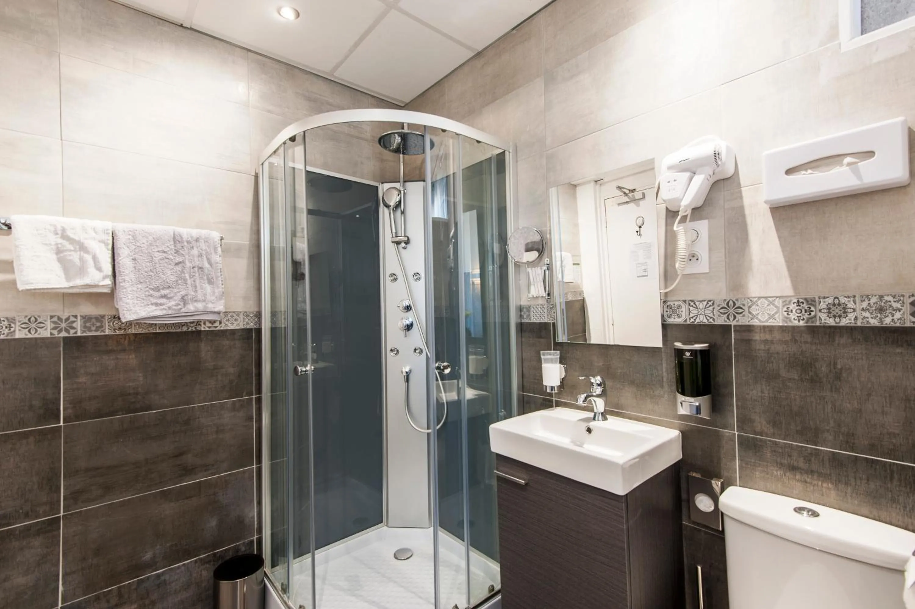 Bathroom in Hôtel de Charme Le Provence