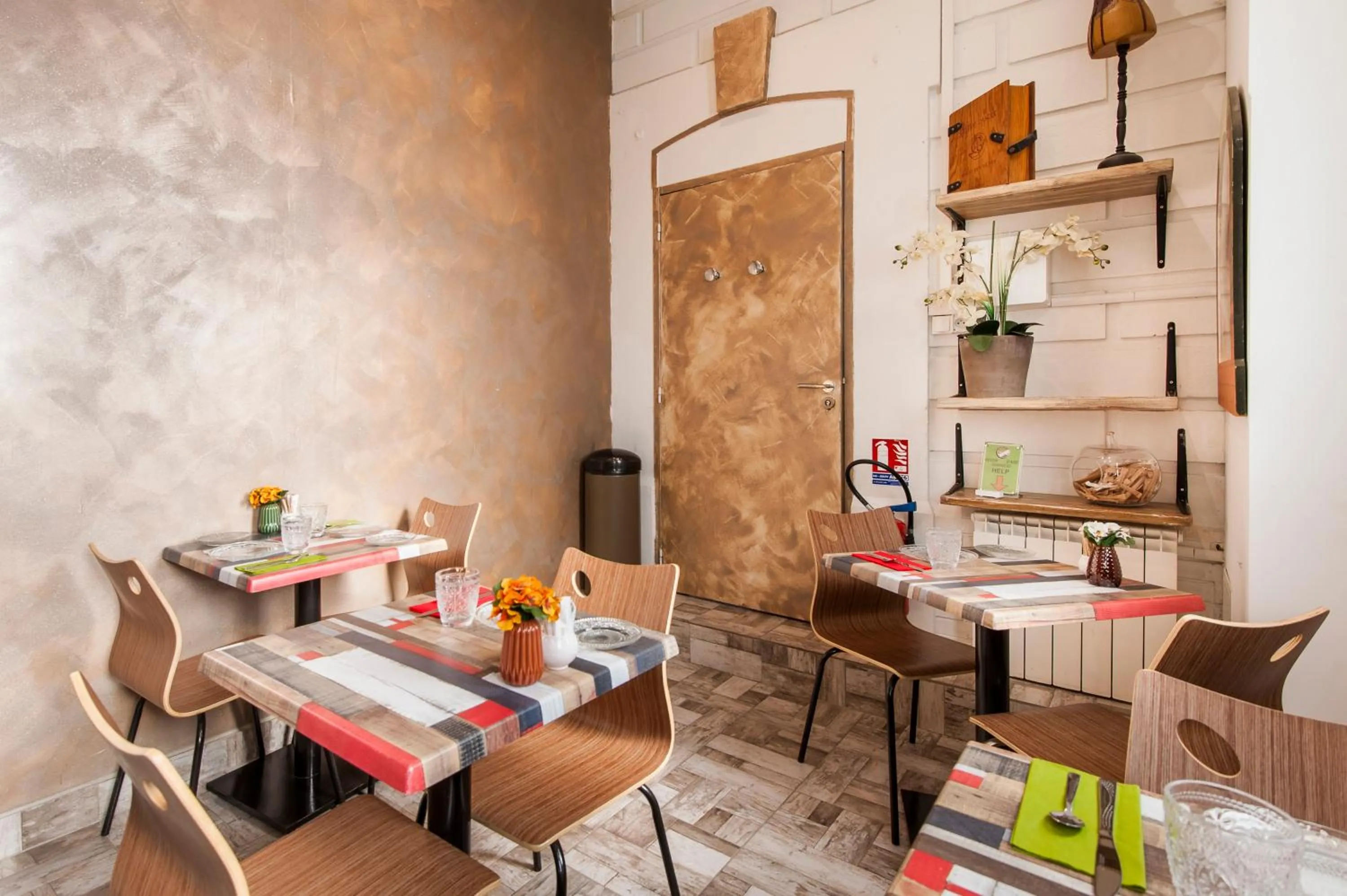 Breakfast in Hôtel de Charme Le Provence