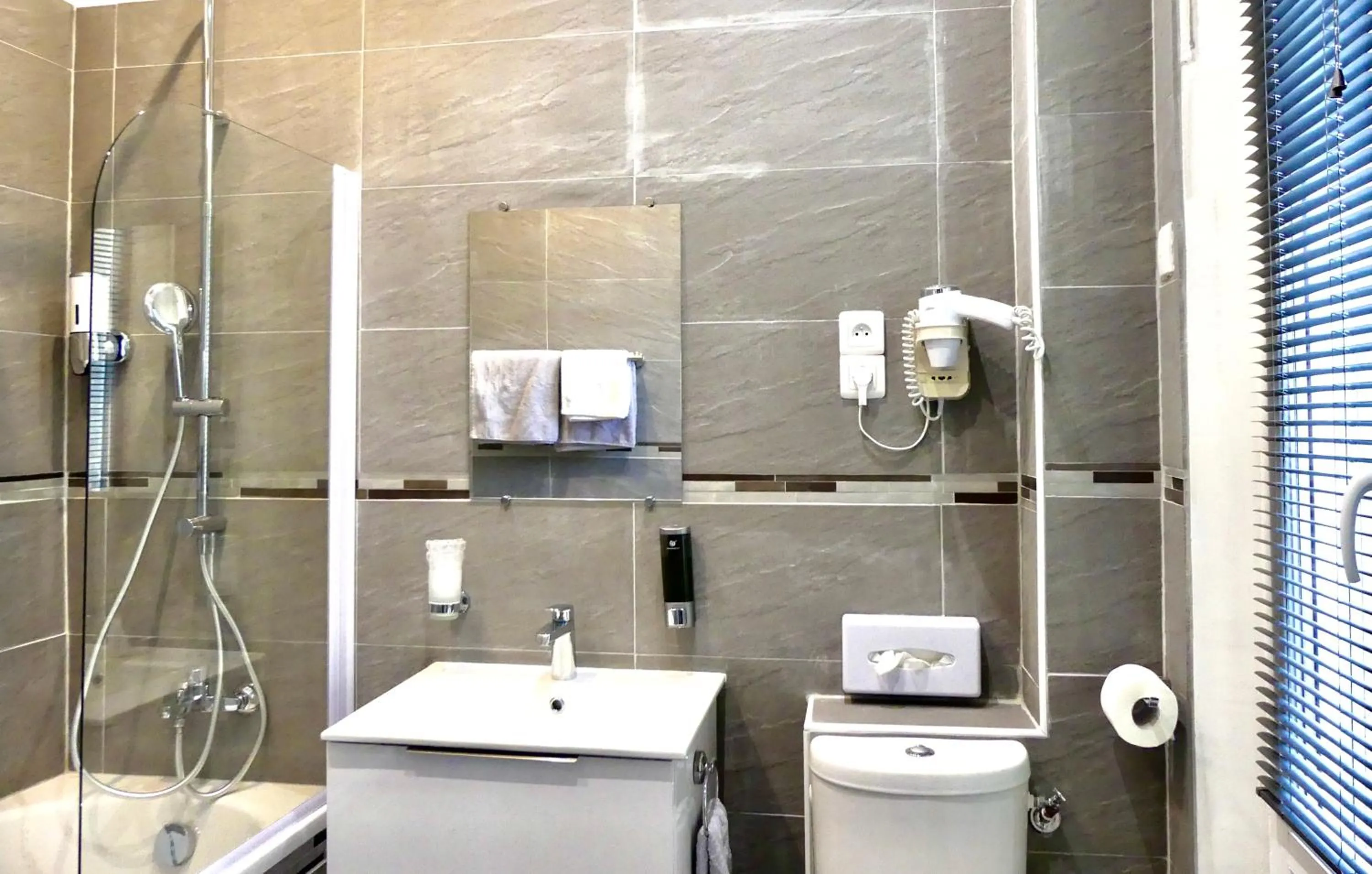 Bathroom in Hôtel de Charme Le Provence