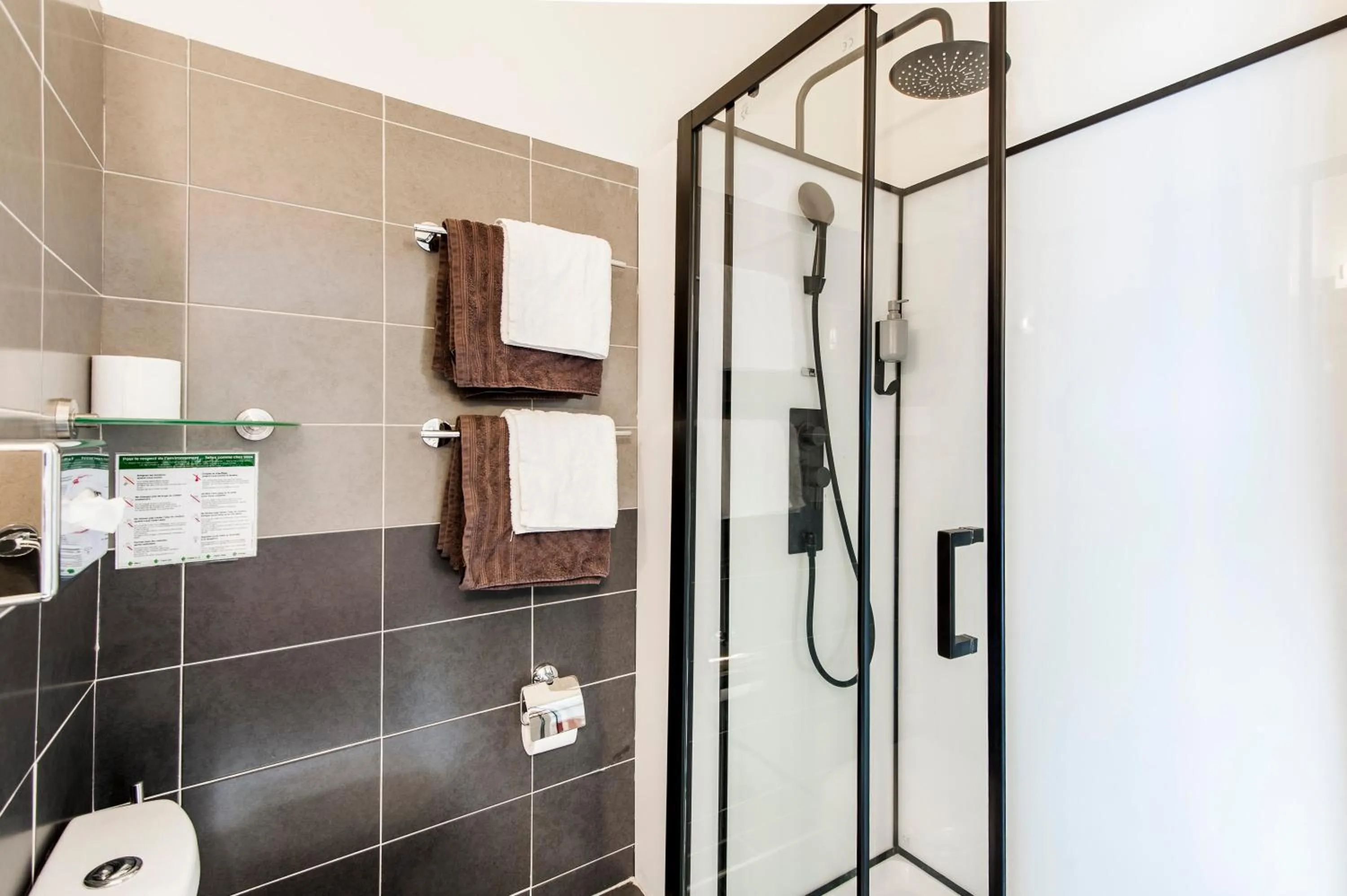 Bathroom in Hôtel de Charme Le Provence