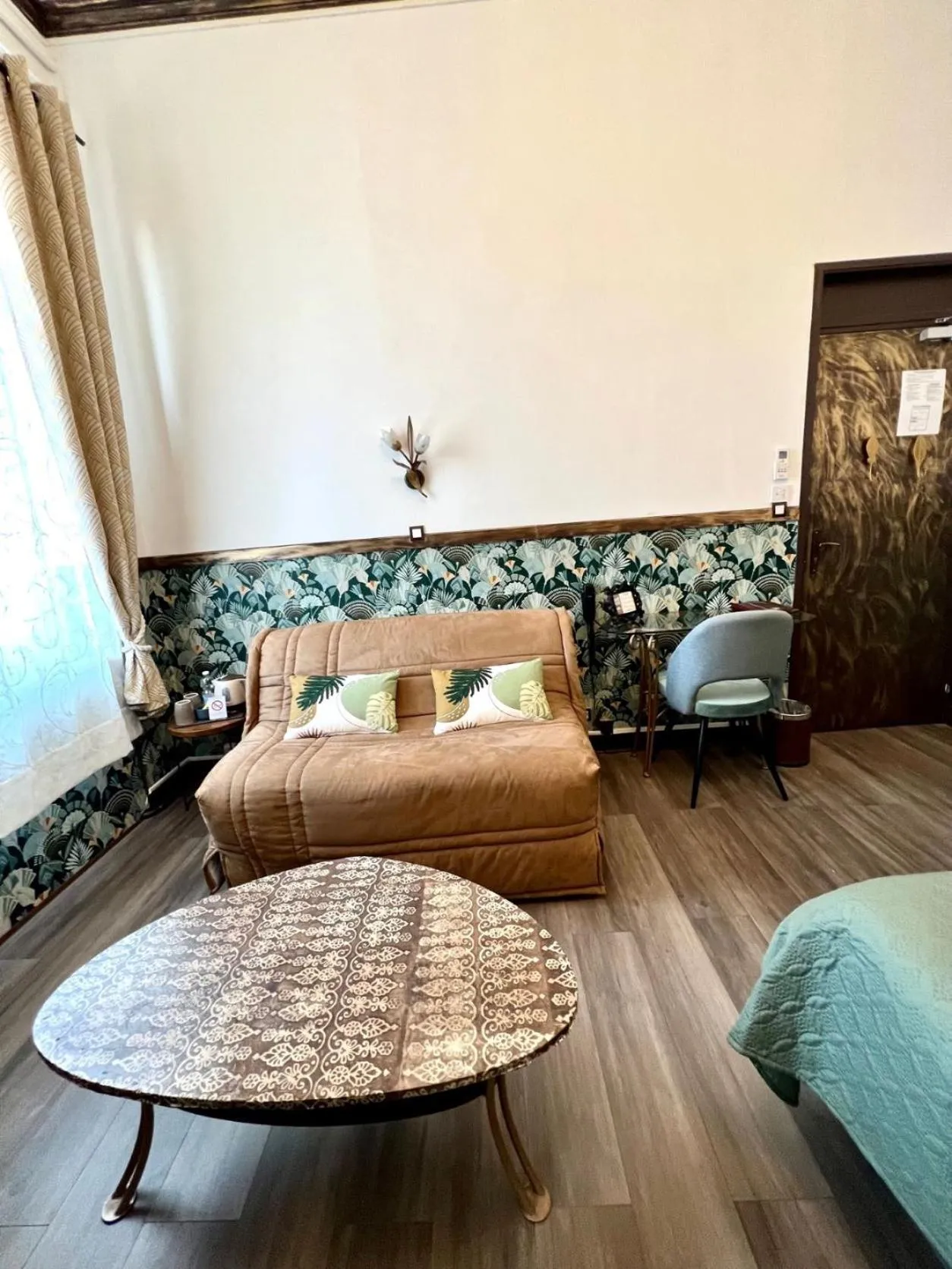 Bedroom, Bed in Hôtel de Charme Le Provence