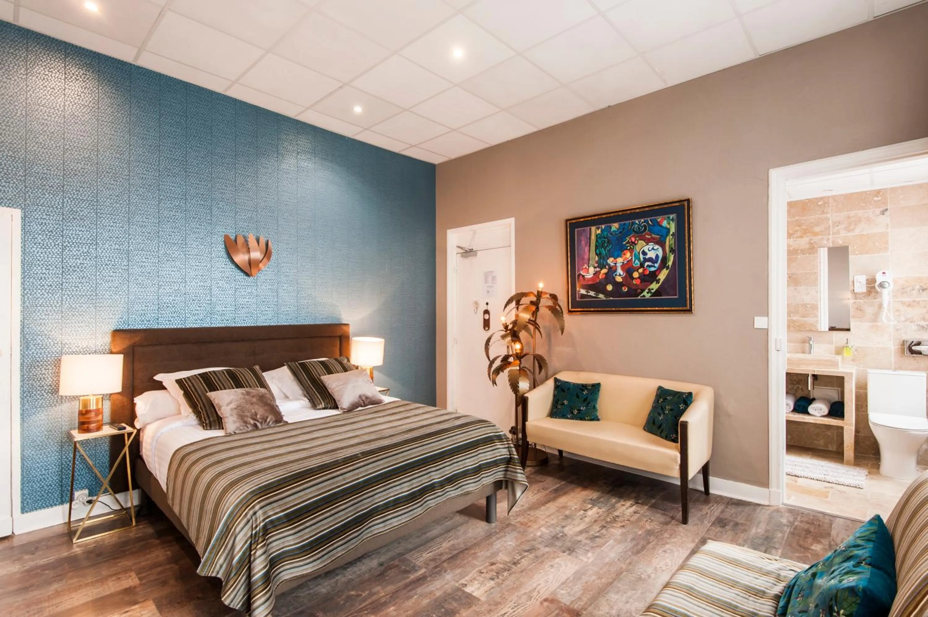 Bed in Hôtel de Charme Le Provence