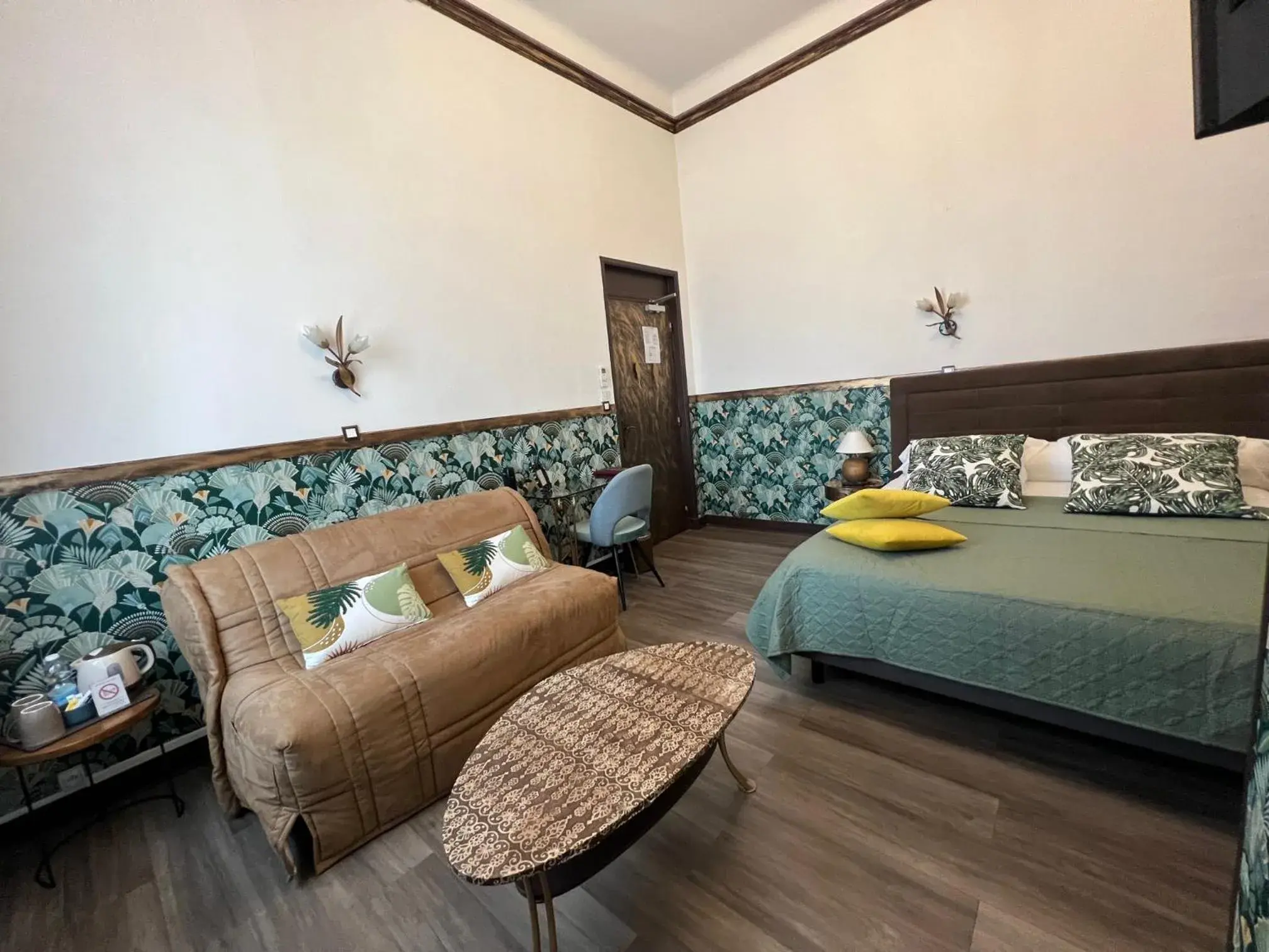 Deluxe Comfort Room in Hôtel de Charme Le Provence Deluxe Comfort Room in Hôtel de Charme Le Provence