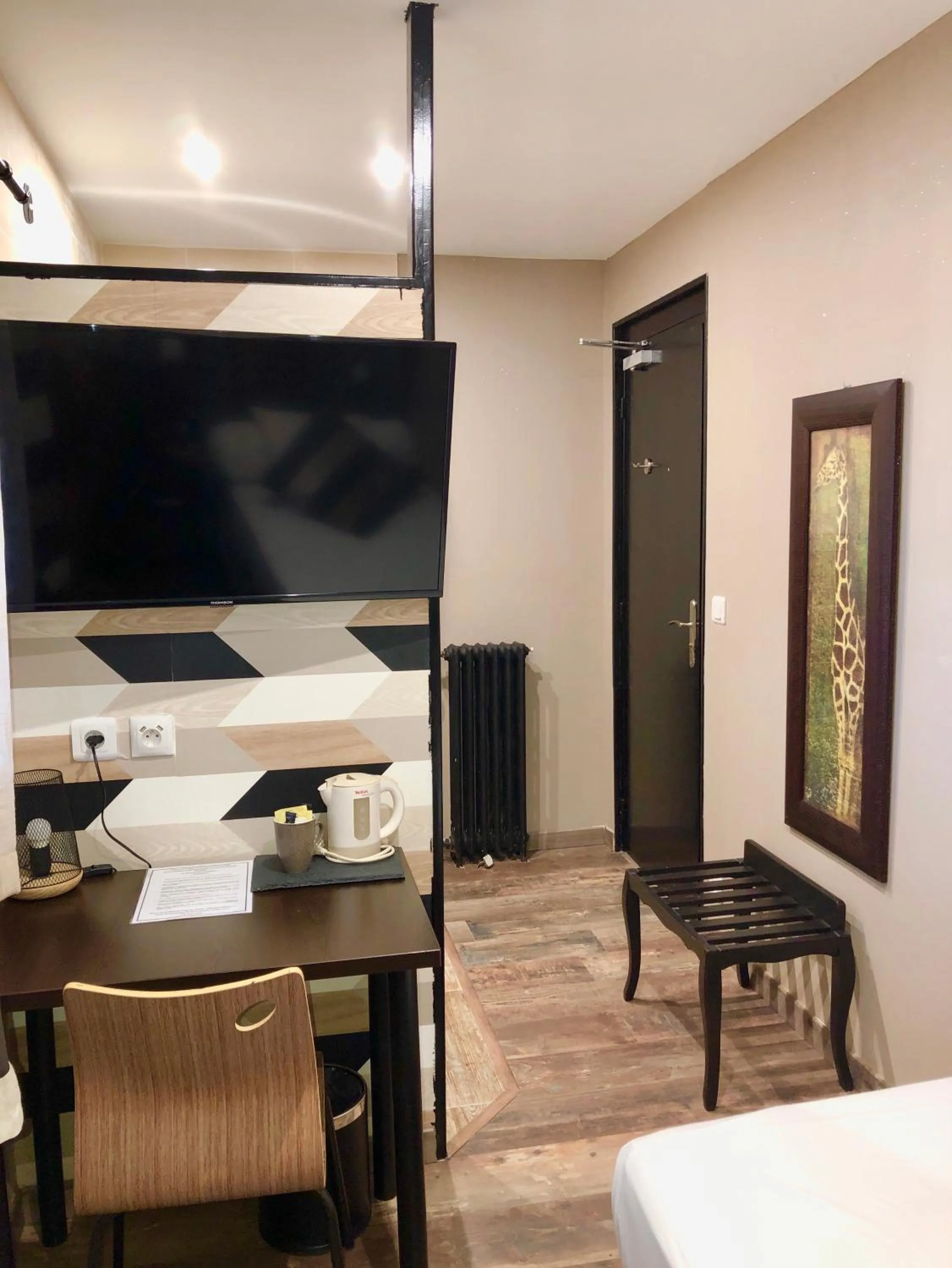 Photo of the whole room, Bed in Hôtel de Charme Le Provence