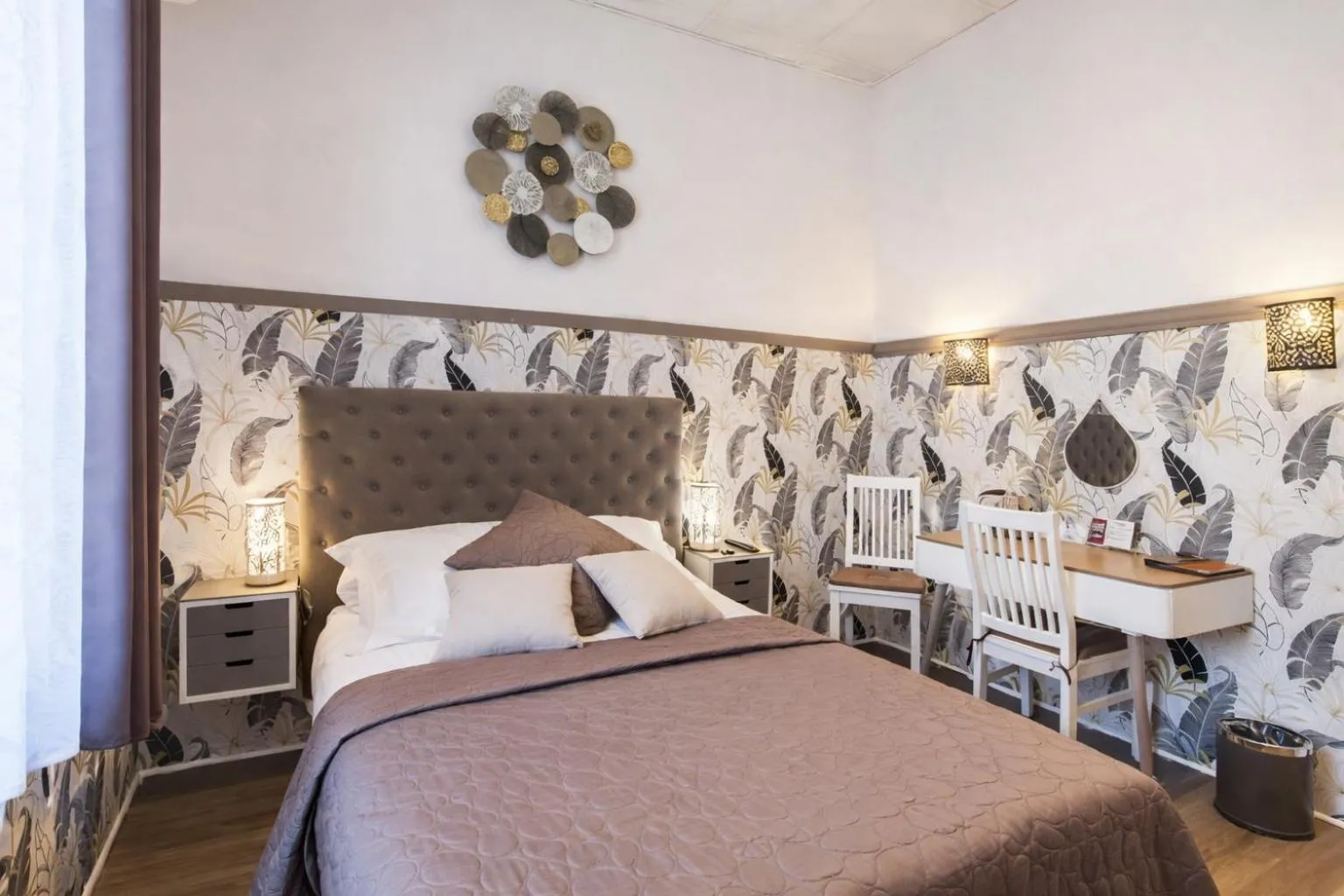 Bed in Hôtel de Charme Le Provence