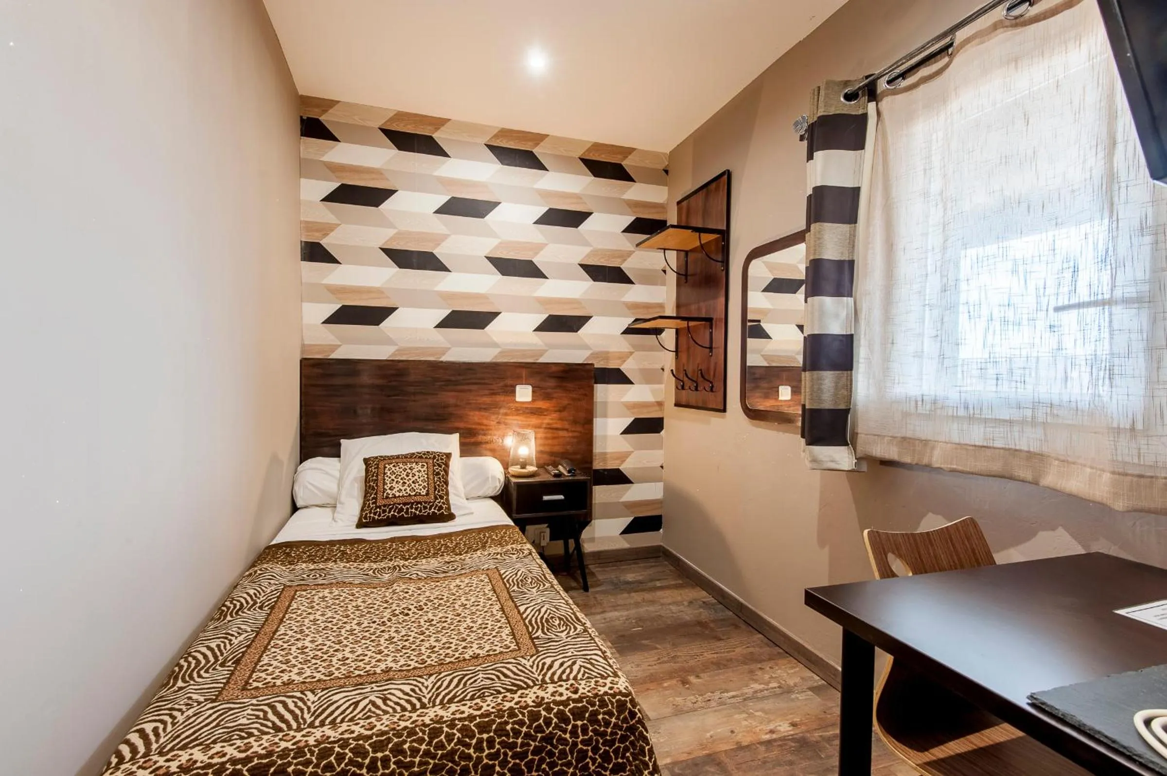 Photo of the whole room, Bed in Hôtel de Charme Le Provence