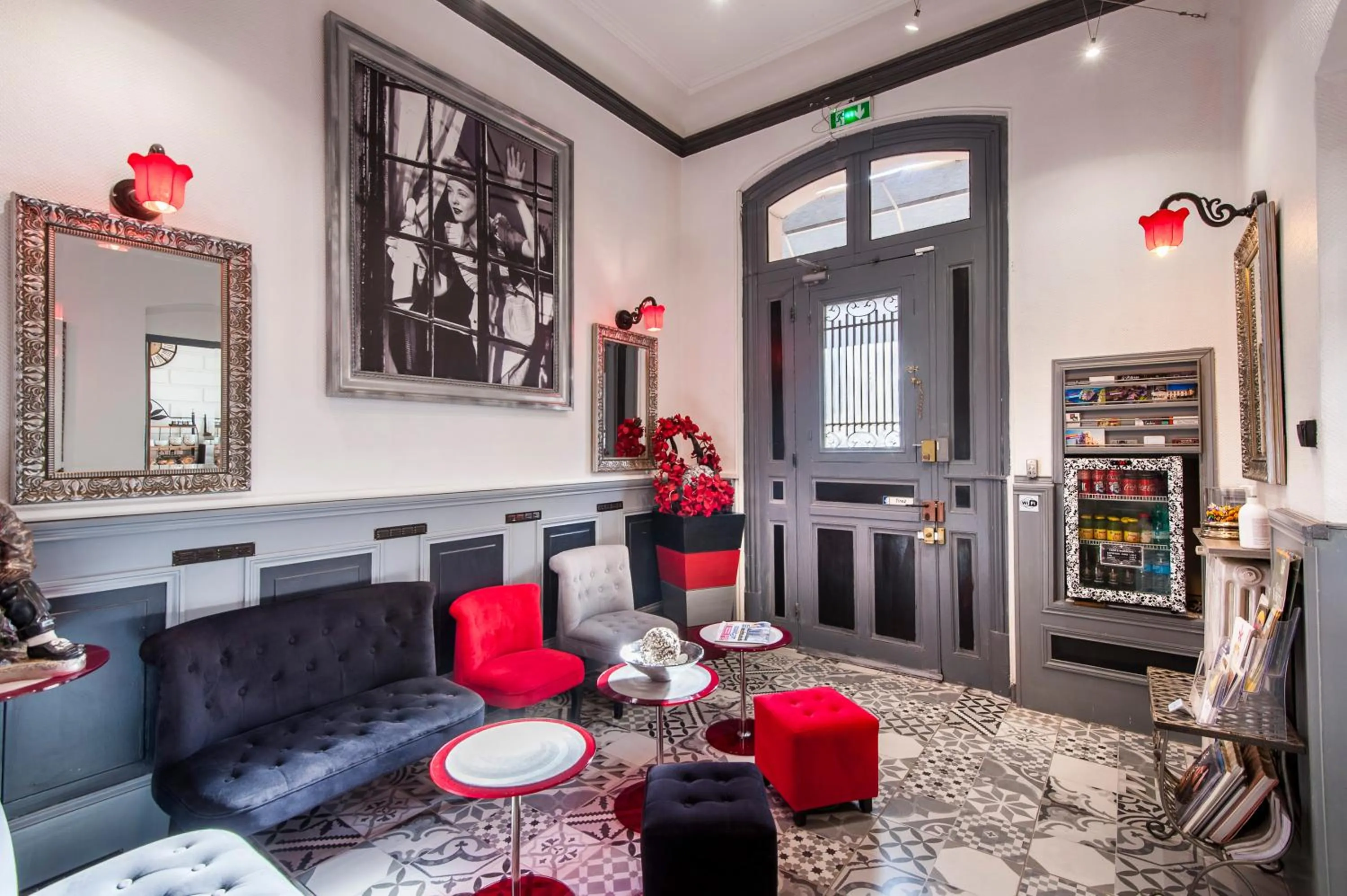 Lobby or reception in Hôtel de Charme Le Provence