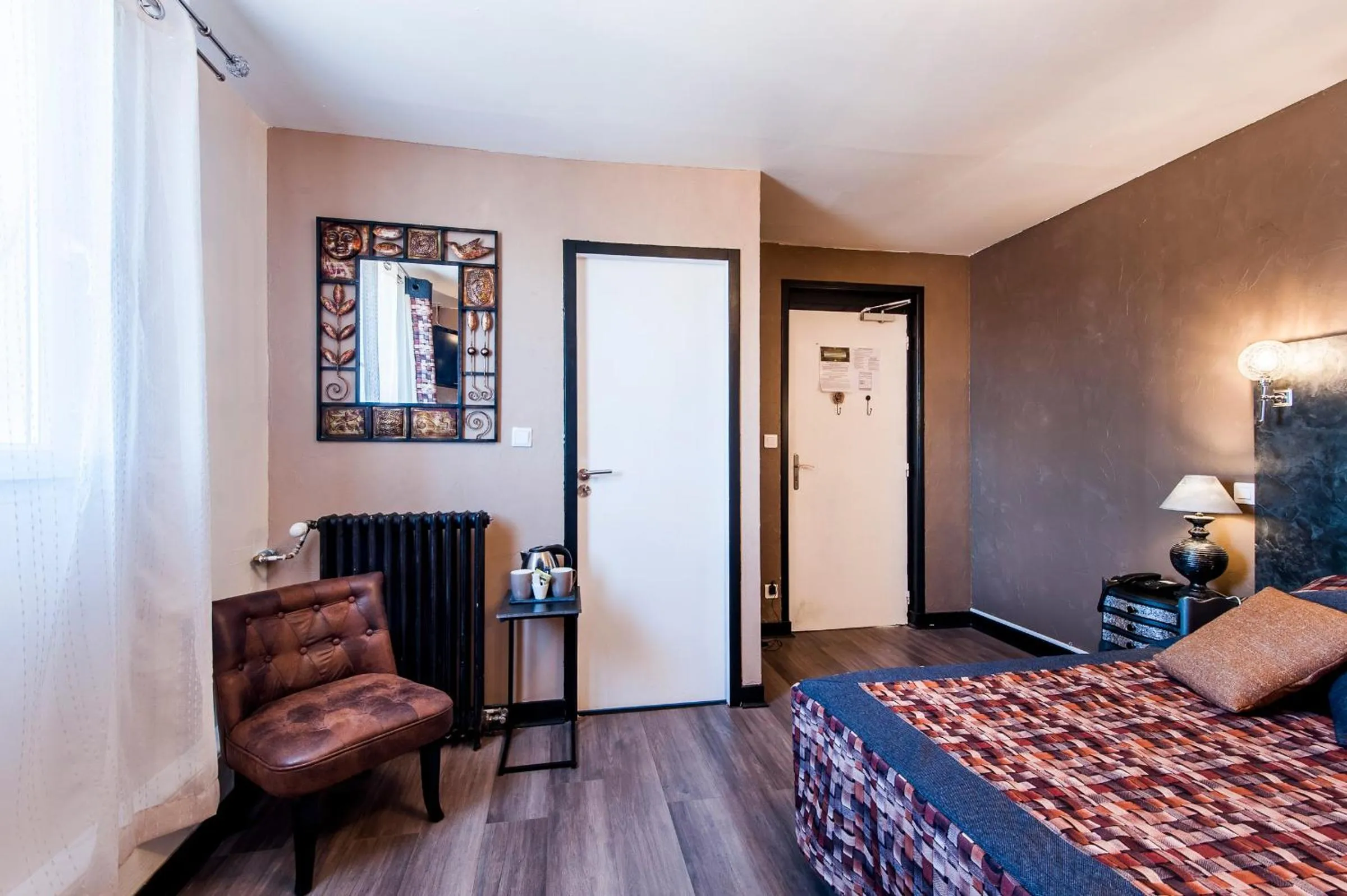 Photo of the whole room, Bed in Hôtel de Charme Le Provence