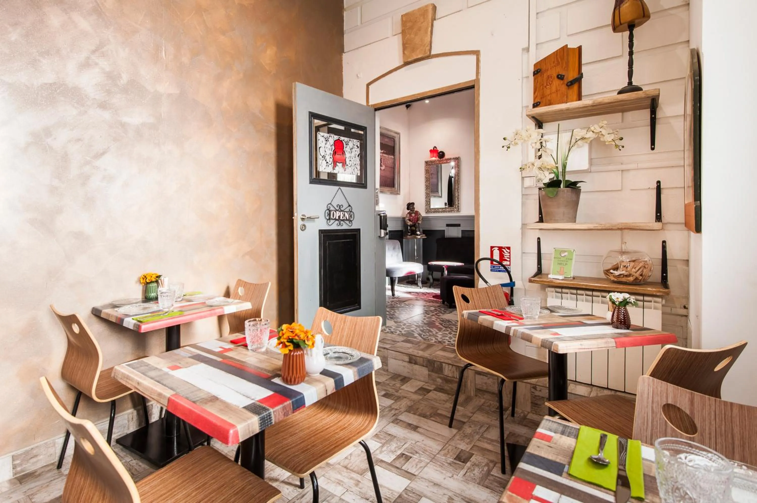 Breakfast in Hôtel de Charme Le Provence