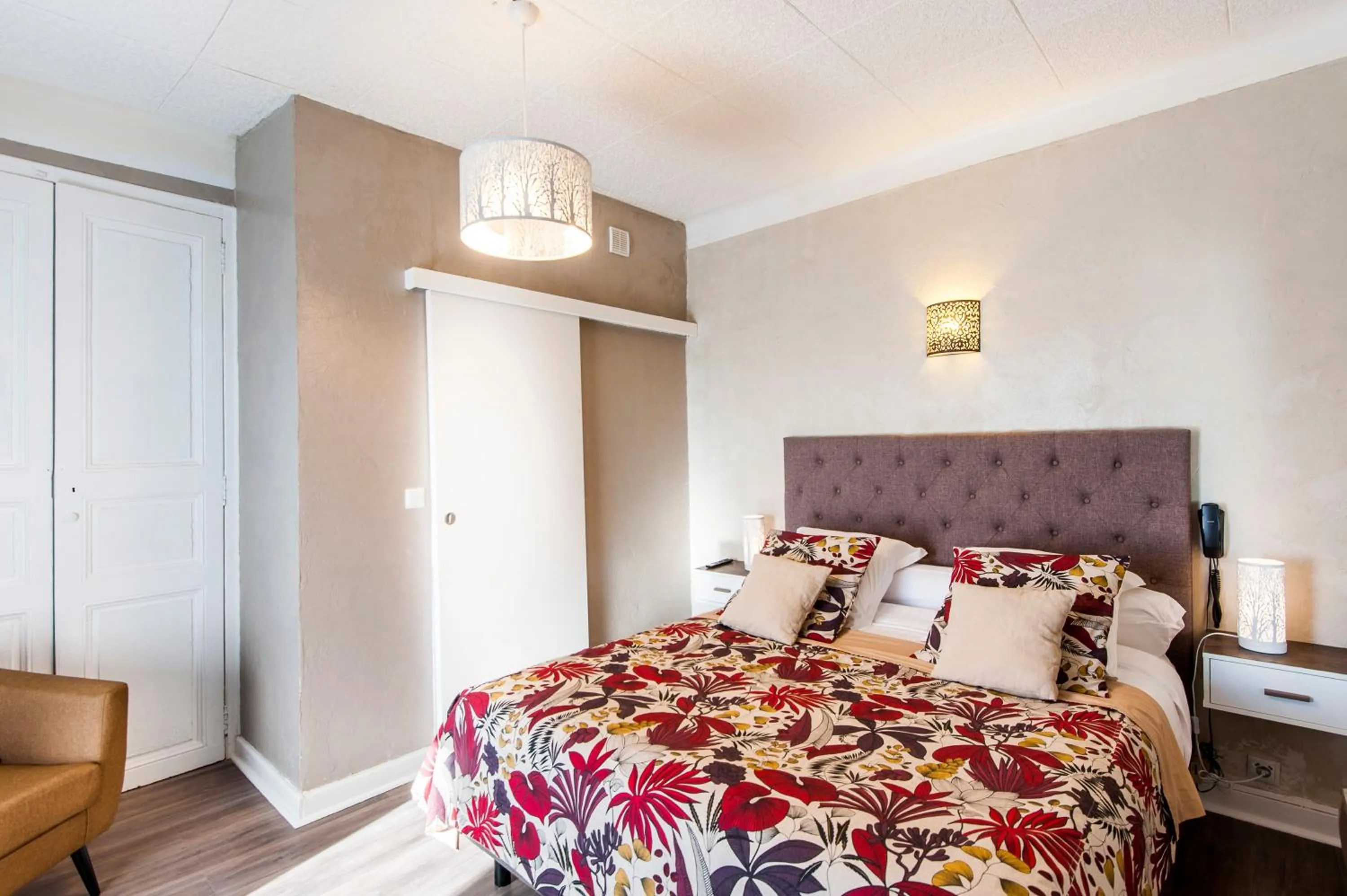 Photo of the whole room, Bed in Hôtel de Charme Le Provence