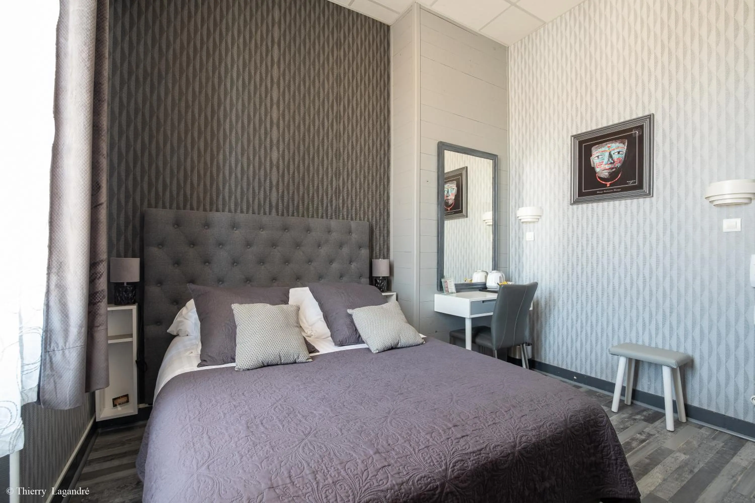 Bed in Hôtel de Charme Le Provence