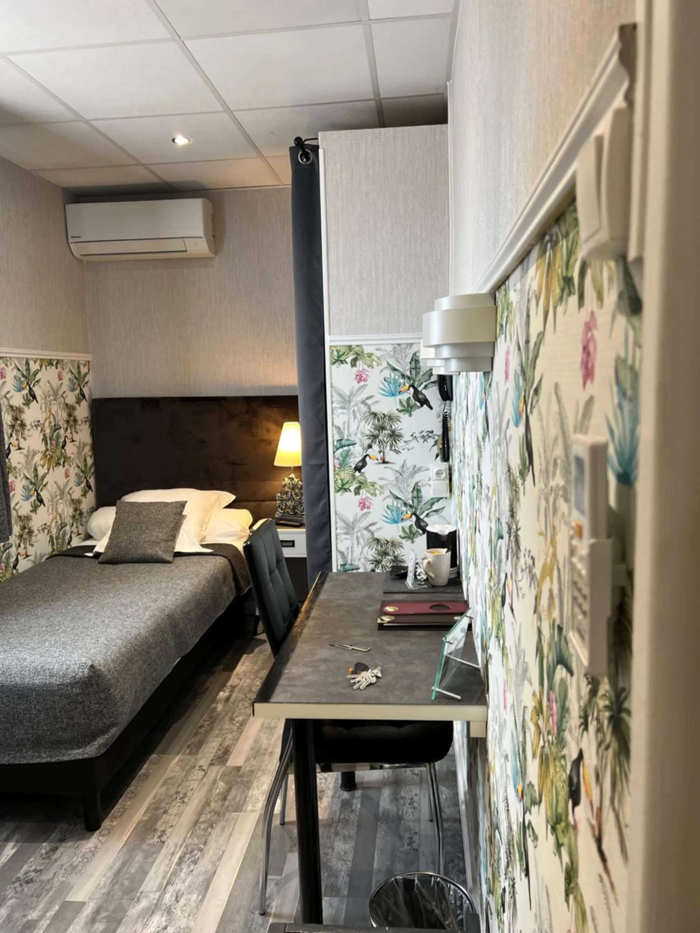 Bed in Hôtel de Charme Le Provence