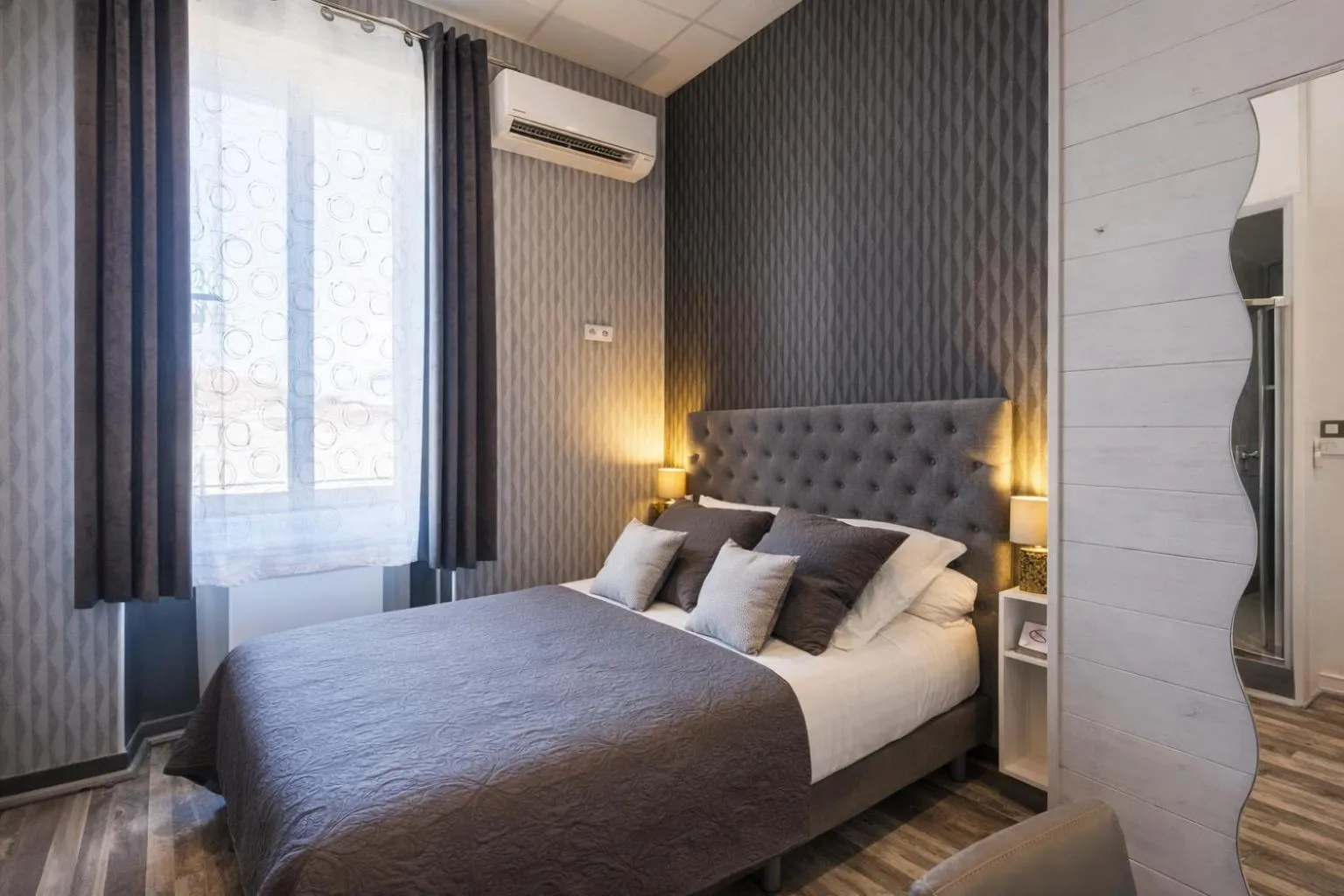 Bed in Hôtel de Charme Le Provence