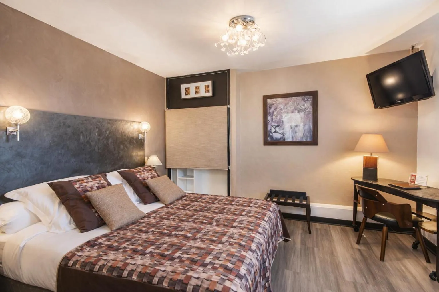 Bed in Hôtel de Charme Le Provence