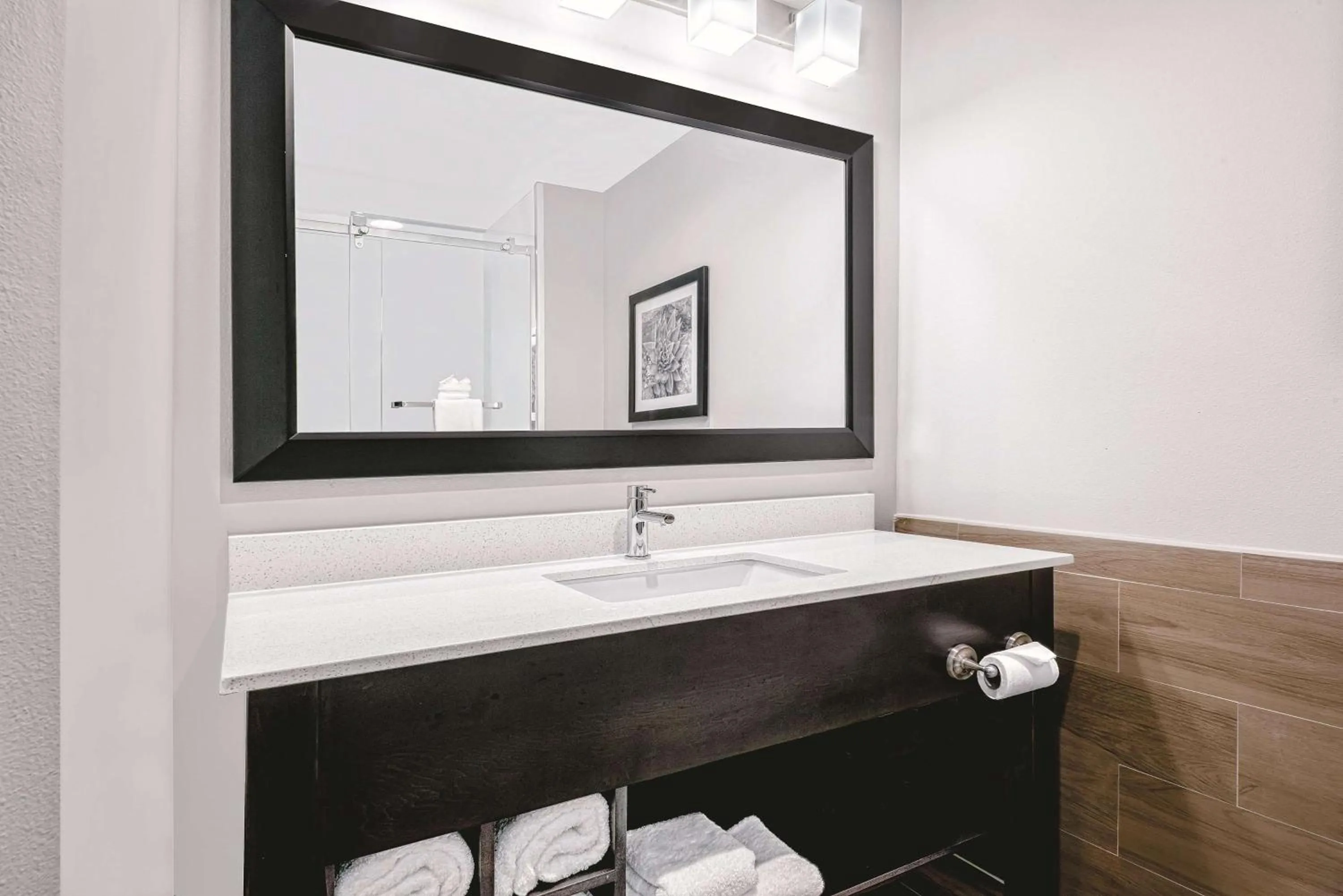 Photo of the whole room in La Quinta by Wyndham McAllen Convention Center