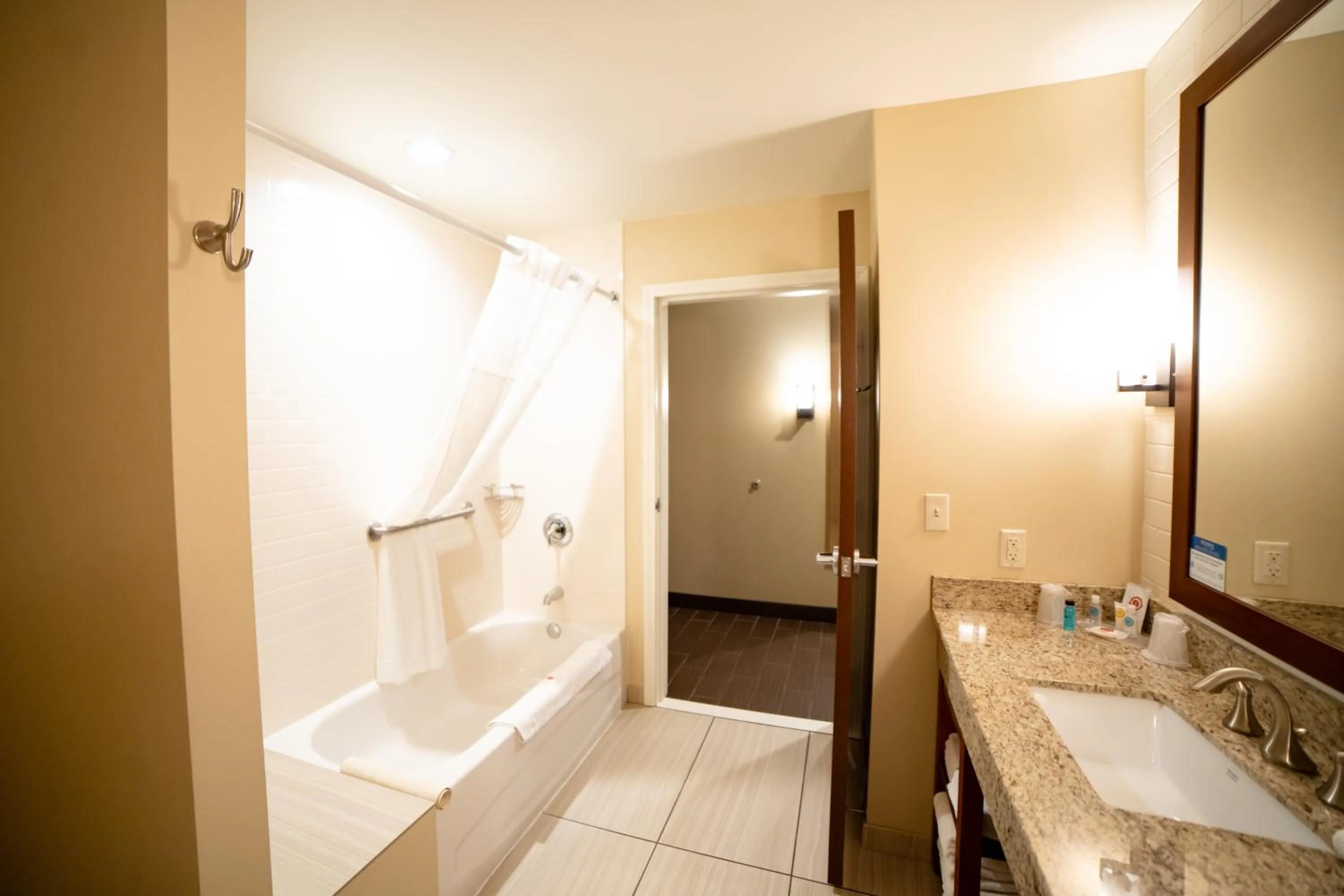 Shower in Comfort Suites University Brookings