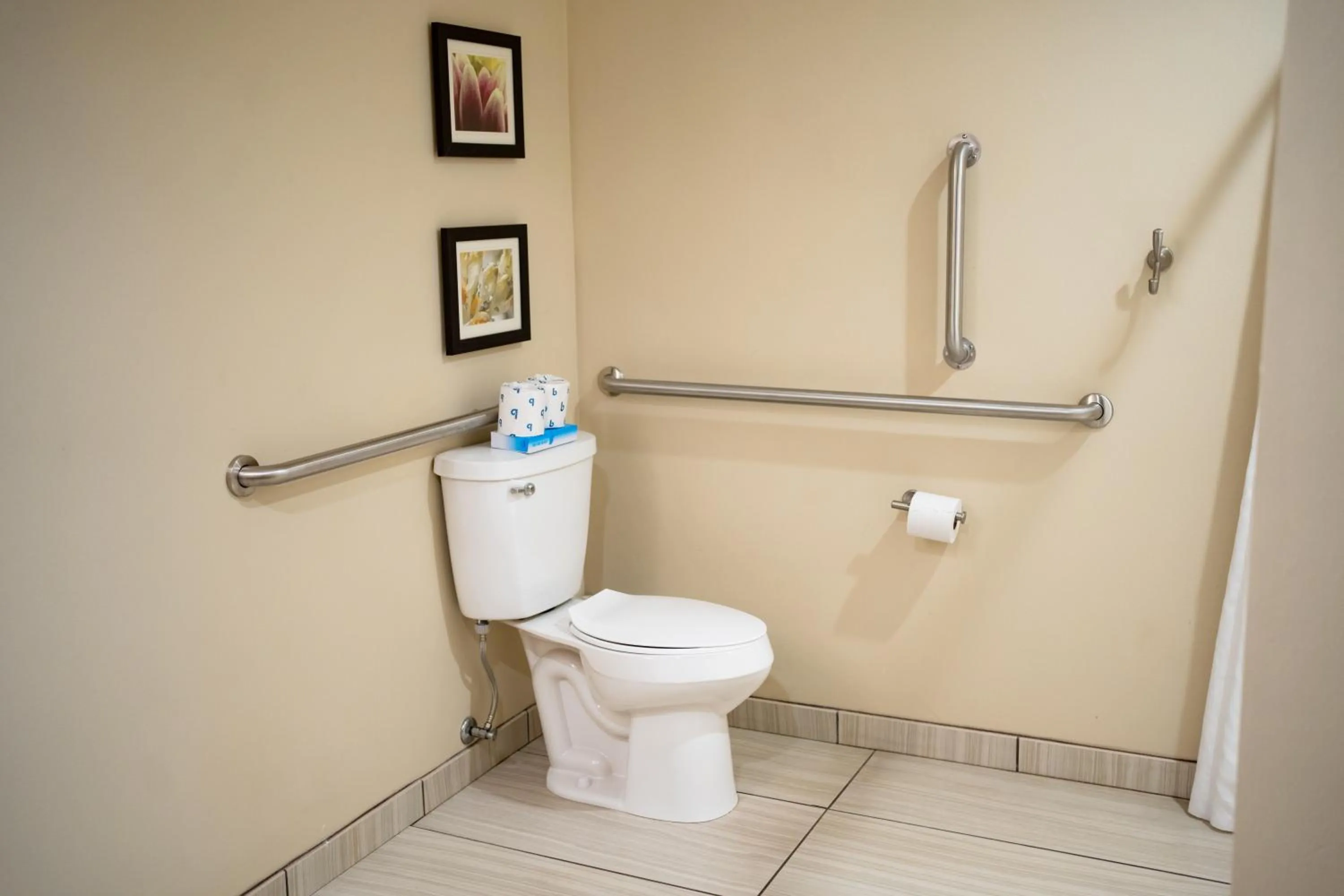 Property building in Comfort Suites University Brookings