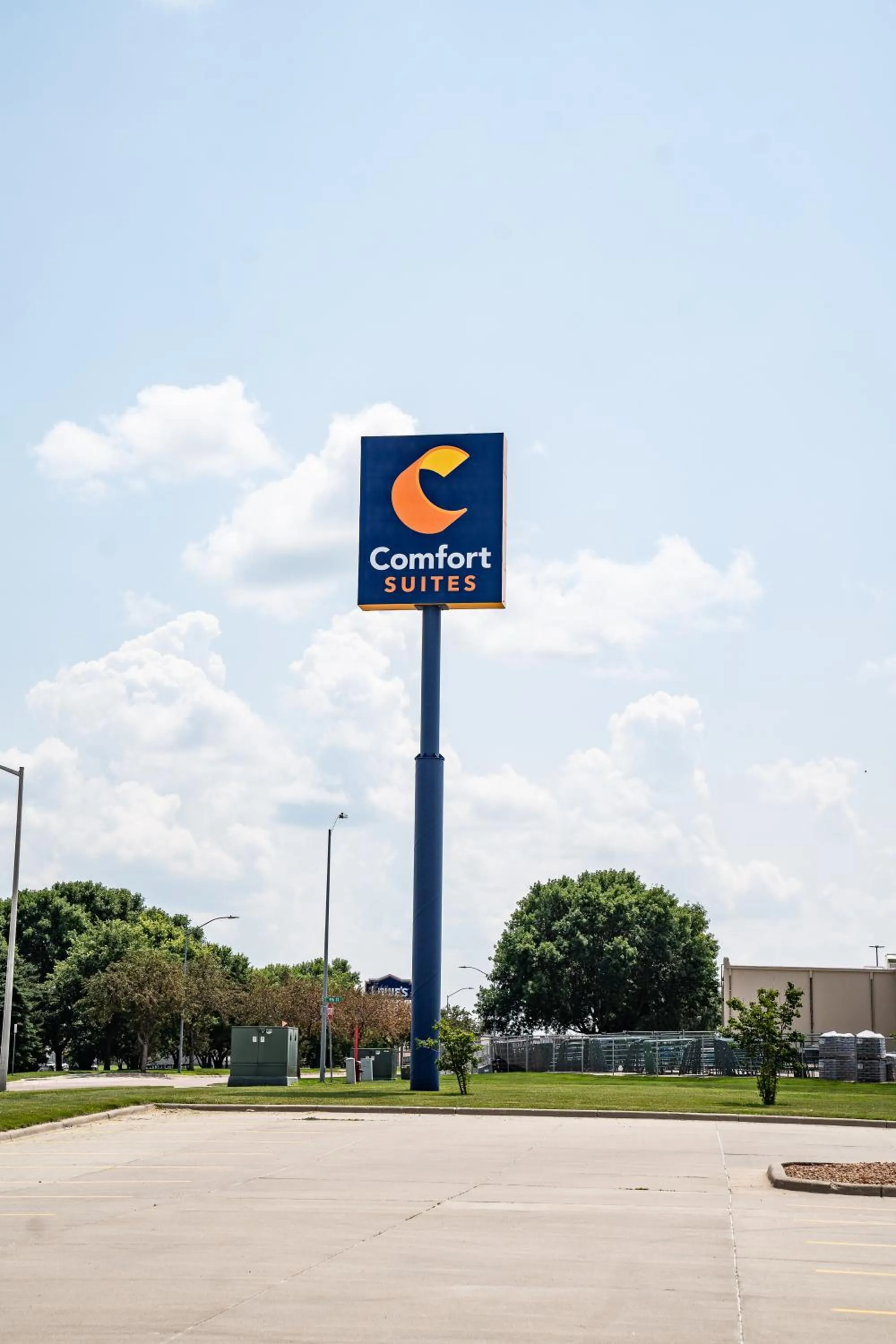 Property building in Comfort Suites University Brookings