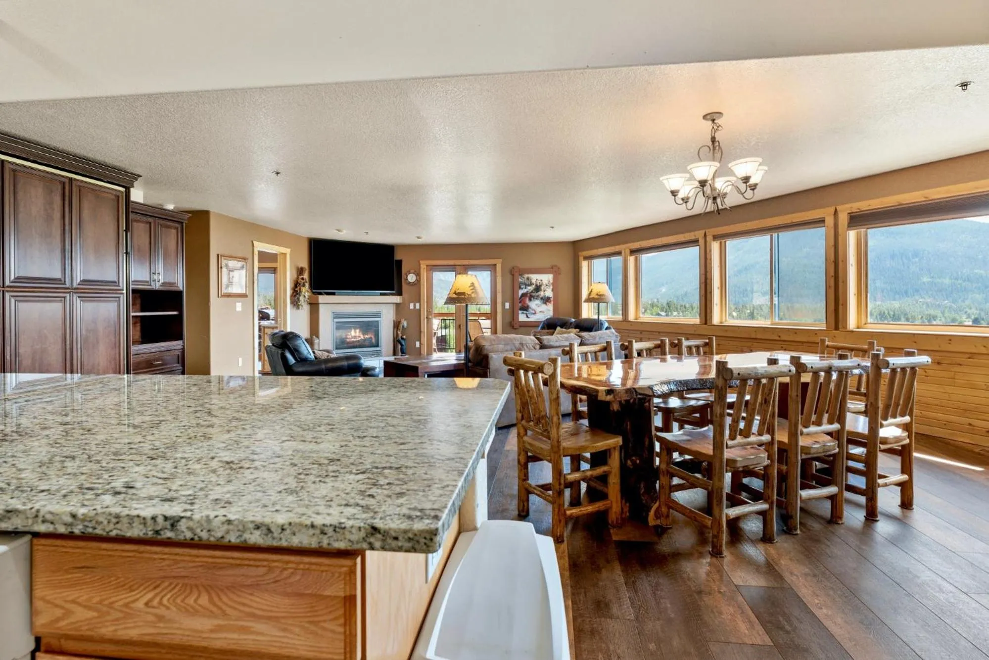 Kitchen or kitchenette in Gateway Inn