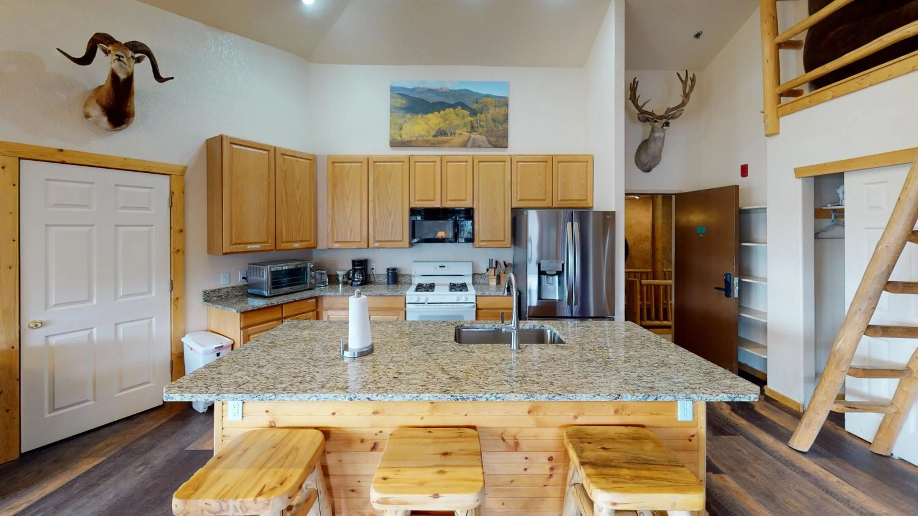 Kitchen or kitchenette in Gateway Inn