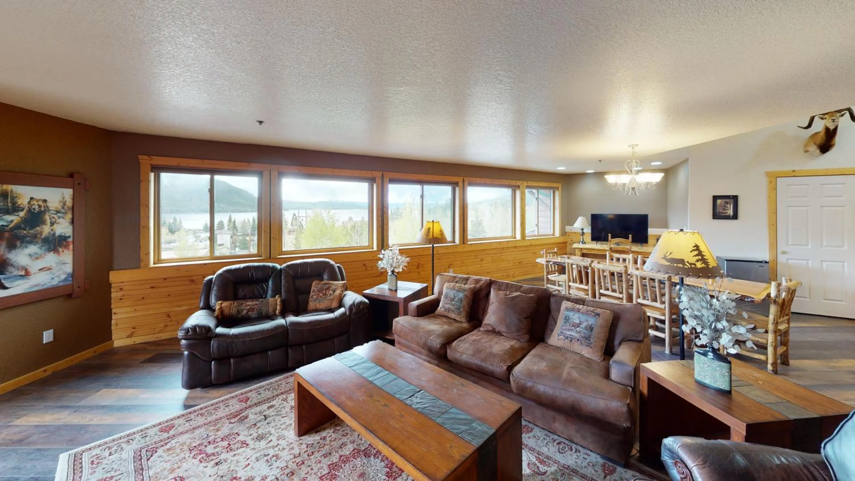 Living room in Gateway Inn