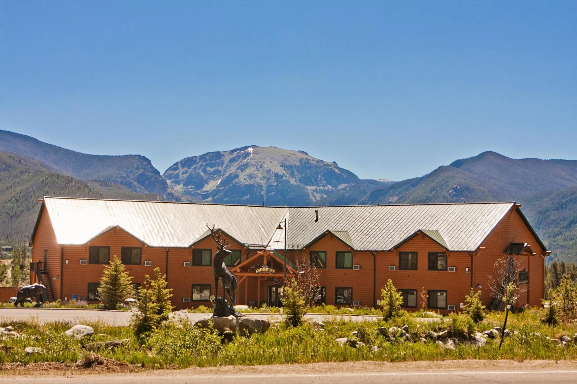 Facade/entrance in Gateway Inn