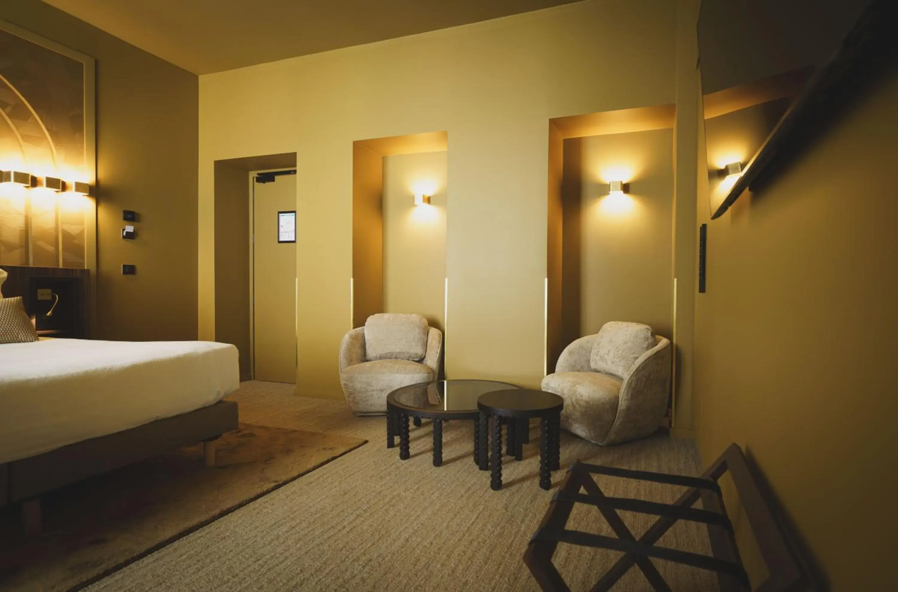 Deluxe Room with Bath and Shower in Hotel Gounod Fully Renovated Deluxe Room with Bath and Shower in Hotel Gounod Fully Renovated