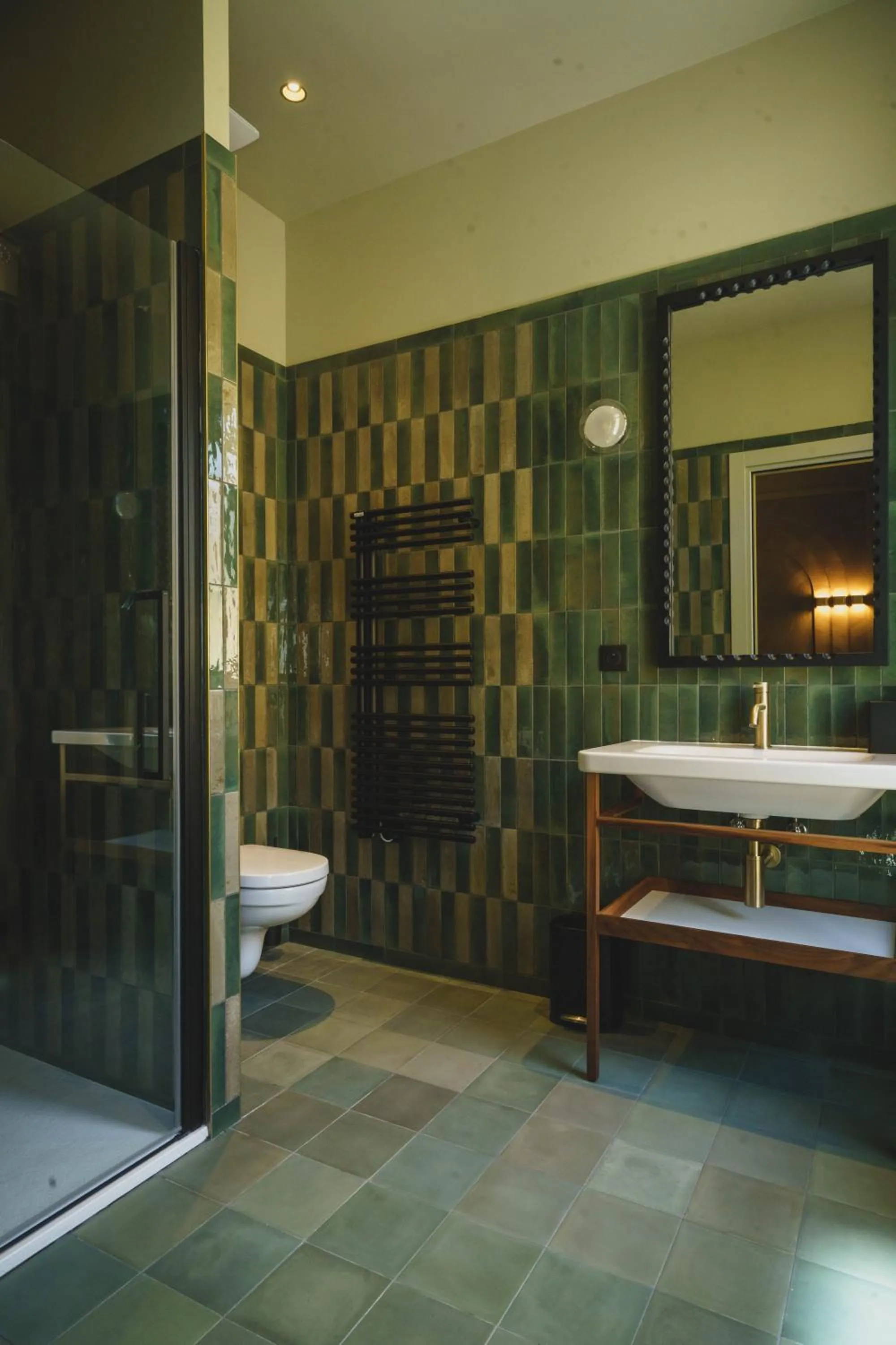 Bathroom in Hotel Gounod Fully Renovated