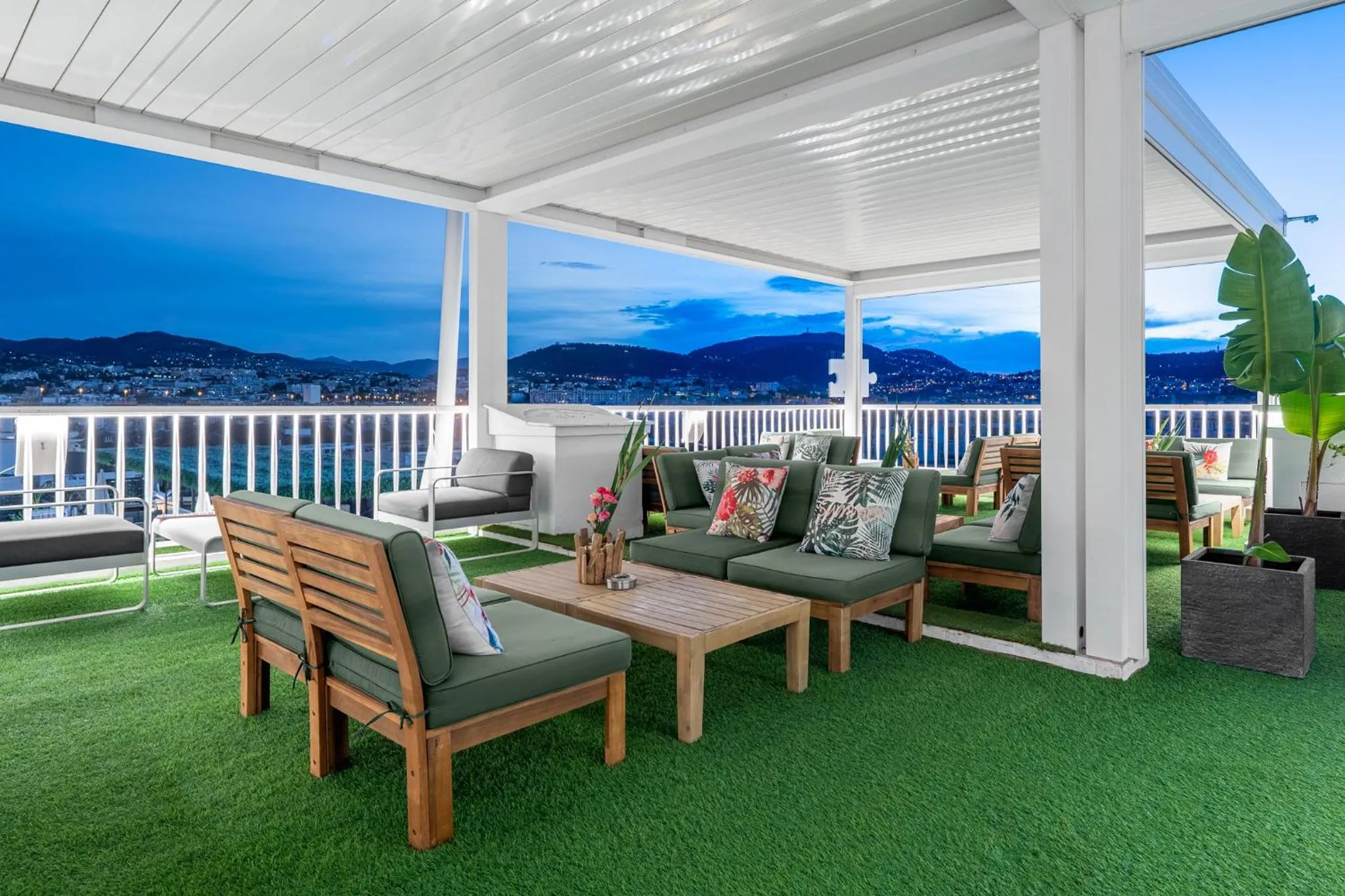 Off site in Hotel Gounod Fully Renovated