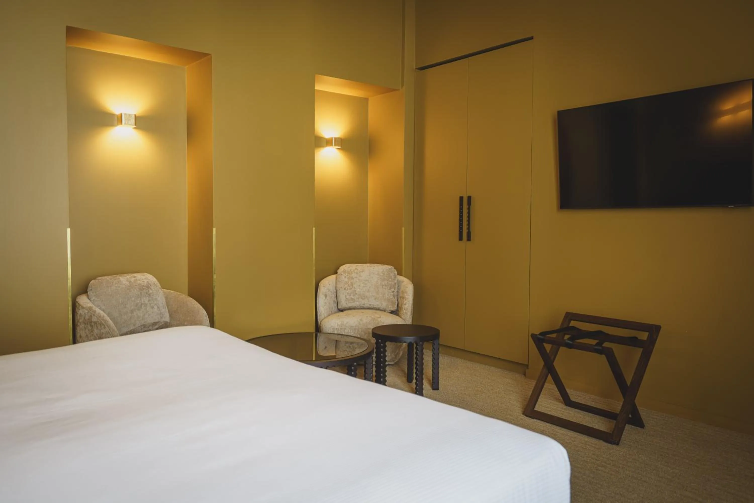 Photo of the whole room, Bed in Hotel Gounod Fully Renovated