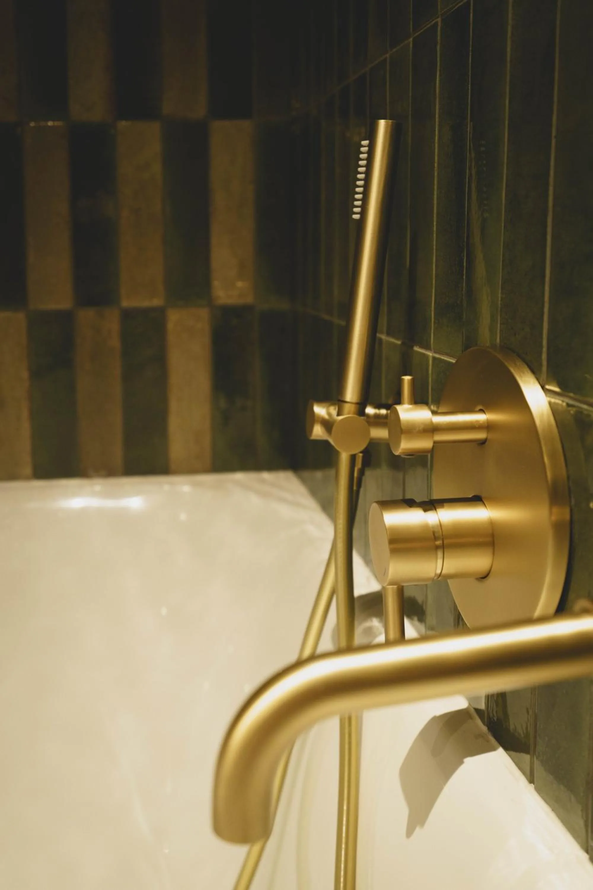 Bath in Hotel Gounod Fully Renovated