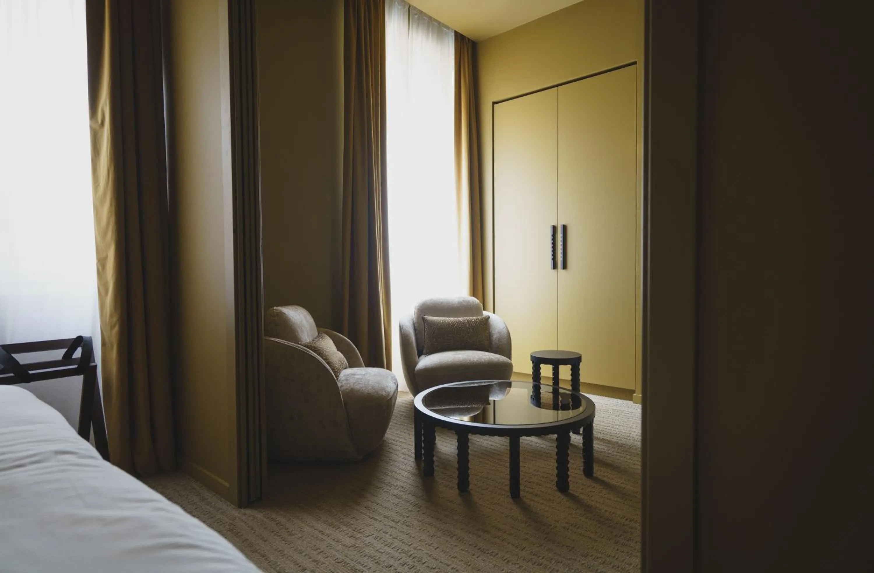 Seating area, Bed in Hotel Gounod Fully Renovated