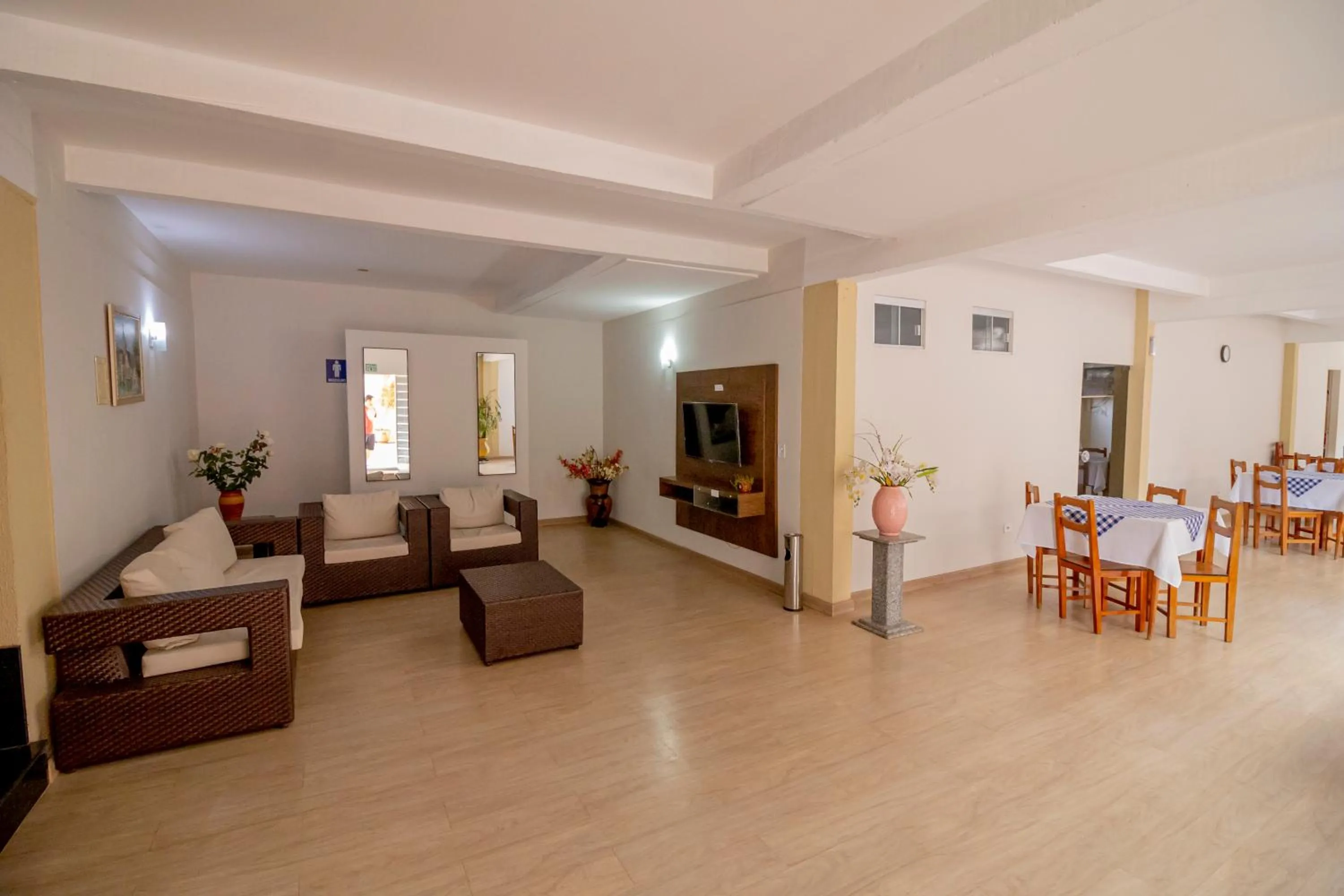 Communal lounge/ TV room in Pousada Recanto das Caldas