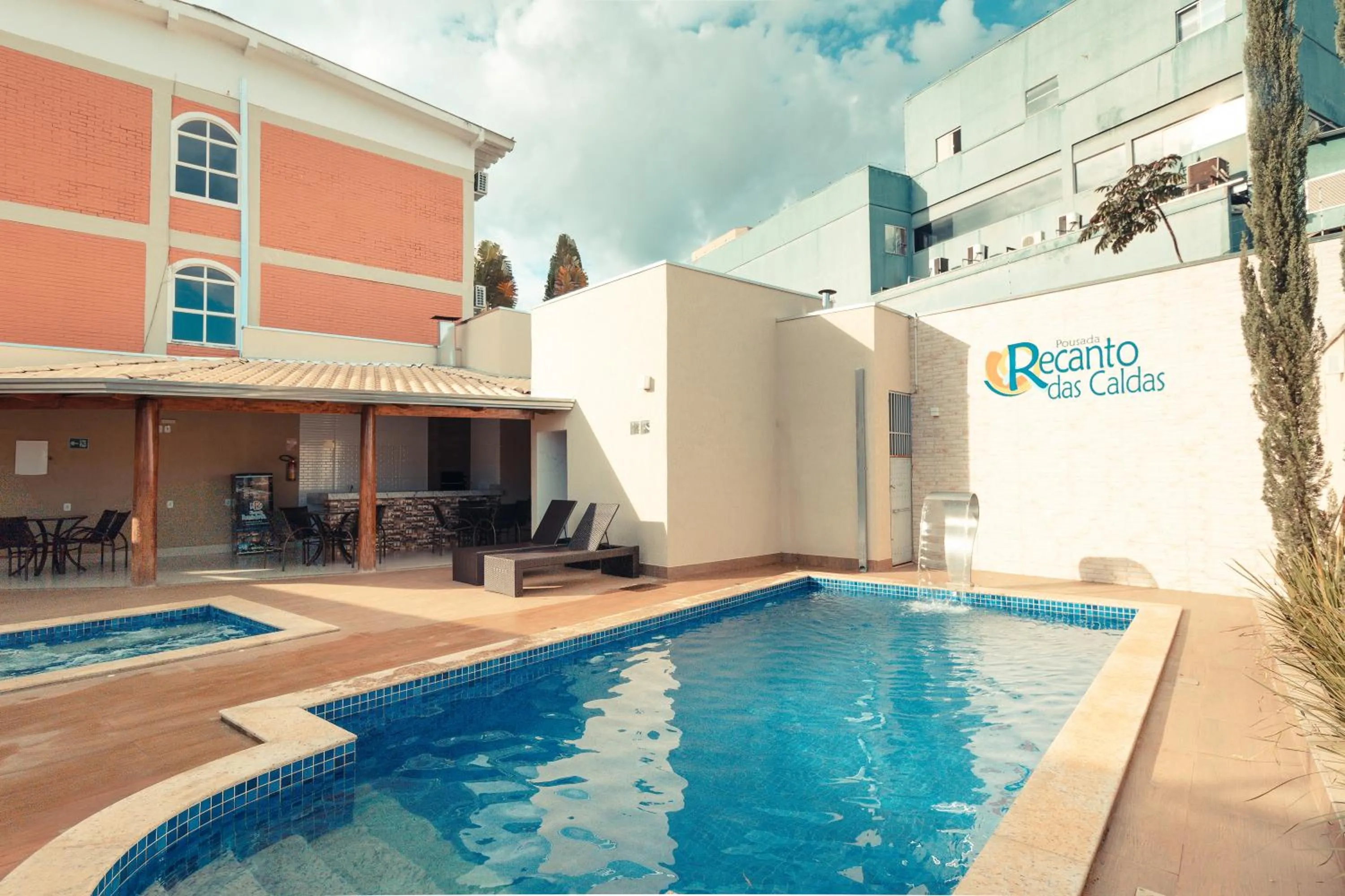 Swimming pool in Pousada Recanto das Caldas