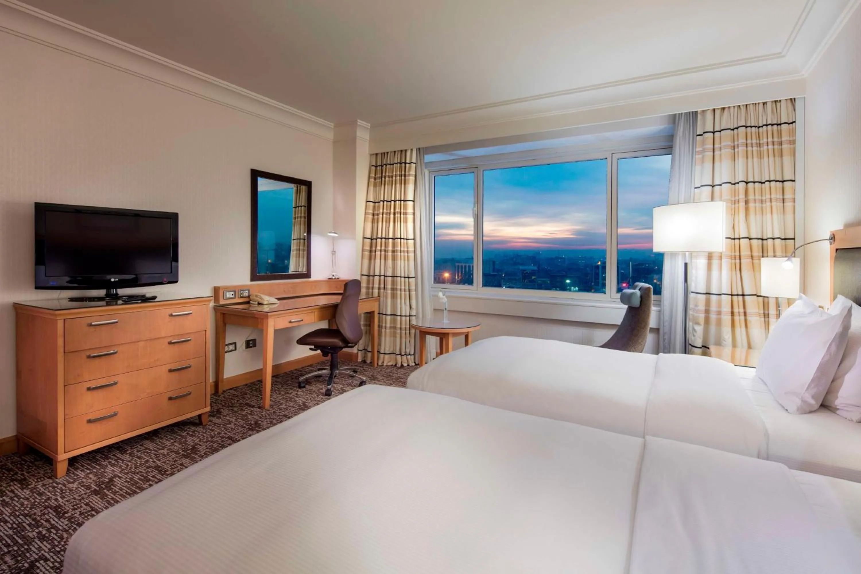 Bedroom, Bed in Adana HiltonSA Hotel