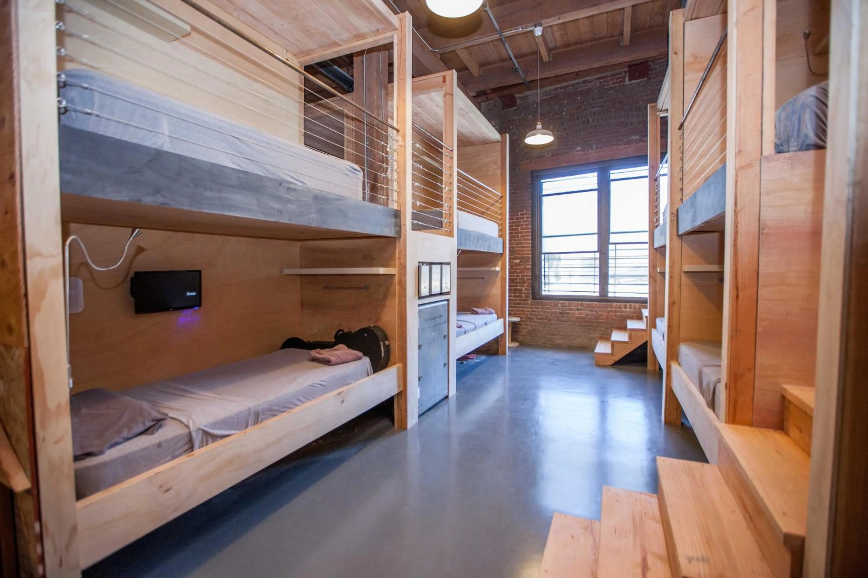bunk bed, Bed in PodShare DTLA