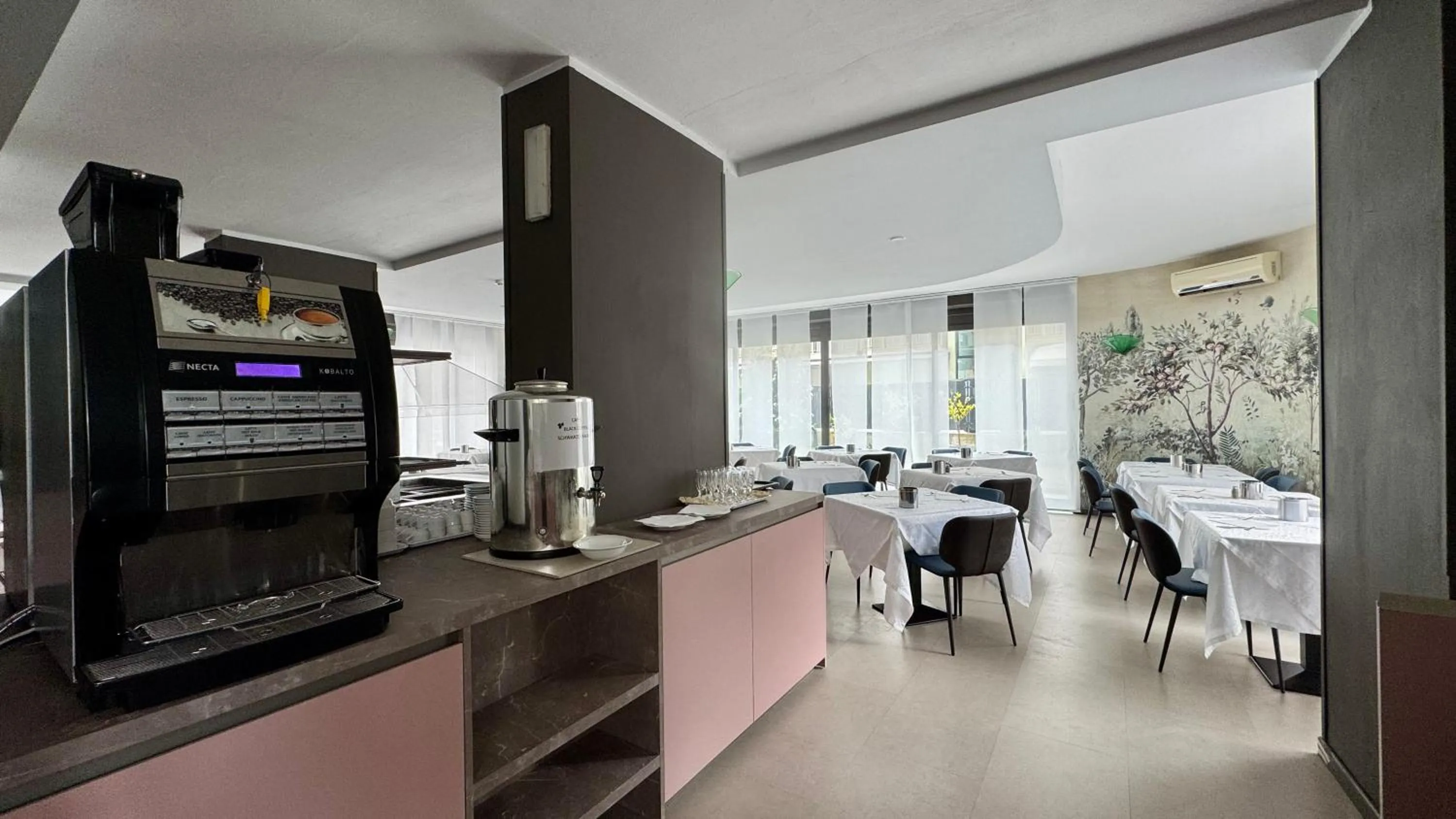 Breakfast in Hotel Royal